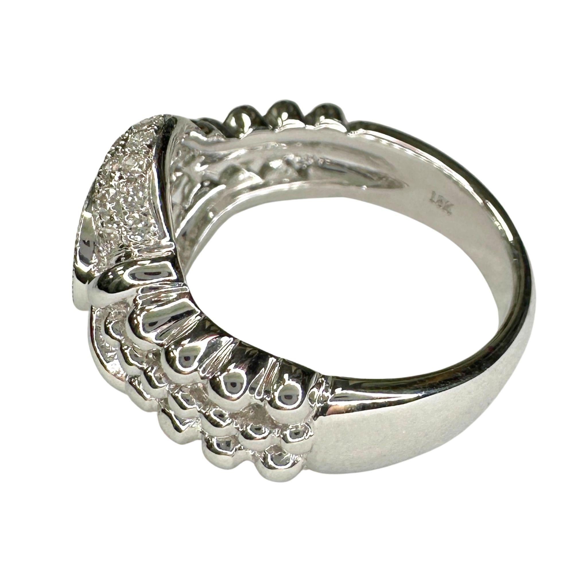 Women's 18k White Gold Diamond Ring For Sale