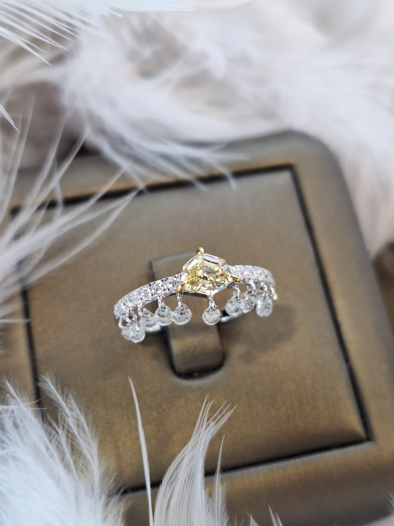 Women's 18K White Gold Diamond Ring For Sale