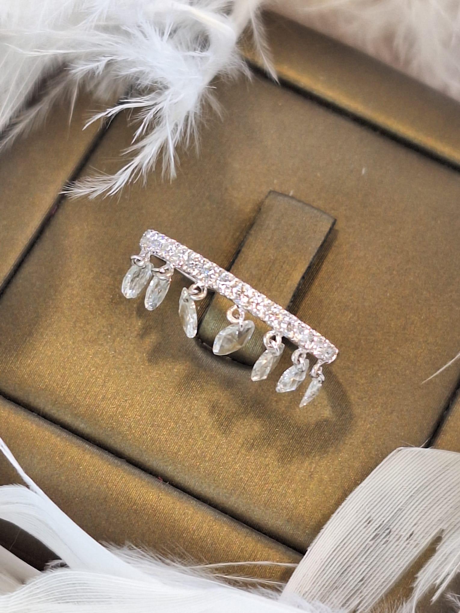 Women's 18K White Gold Diamond Ring For Sale