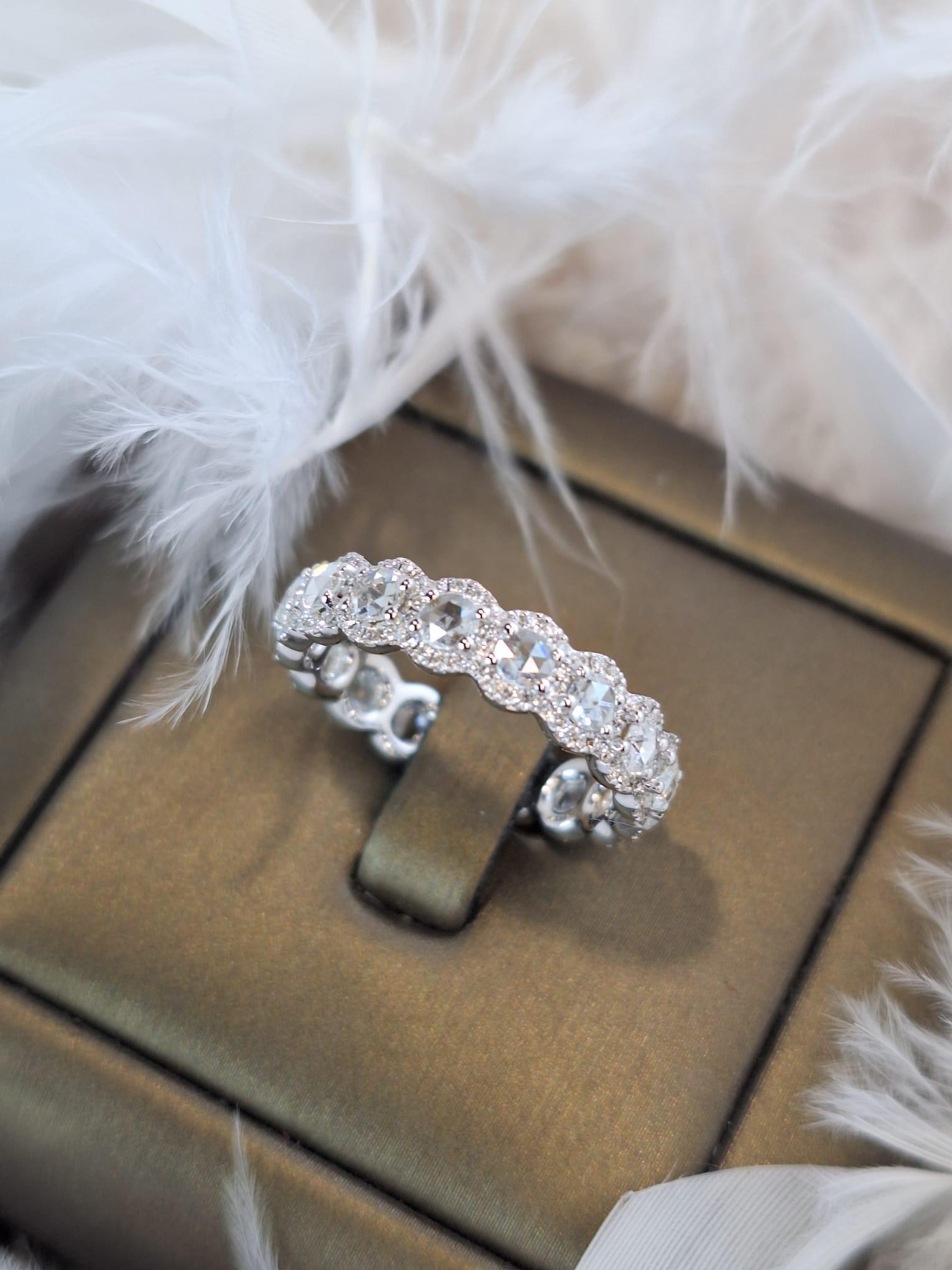 Women's or Men's 18K White Gold Diamond Ring For Sale