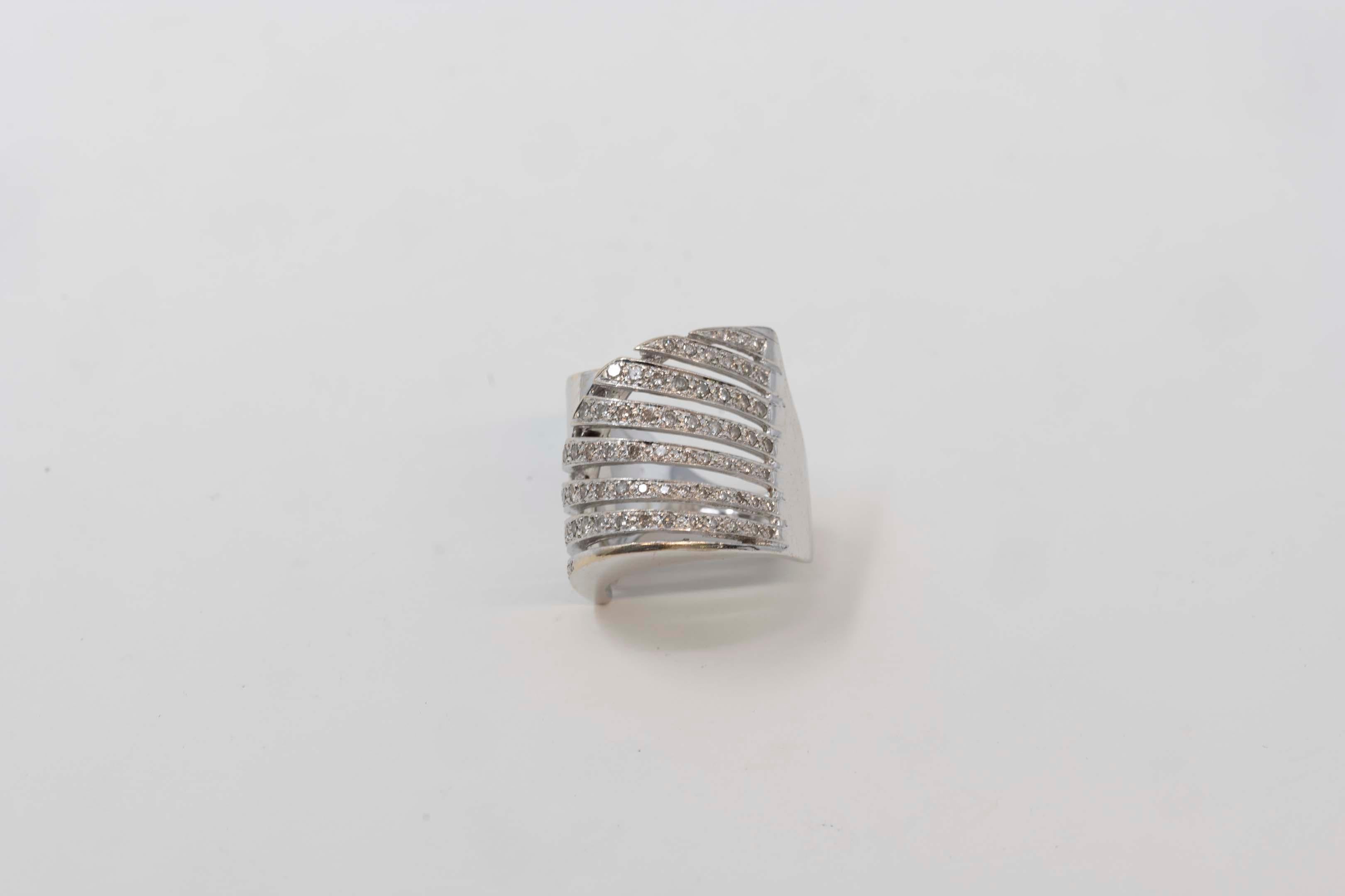 18k White Gold Diamond Ring In Good Condition In Montreal, QC