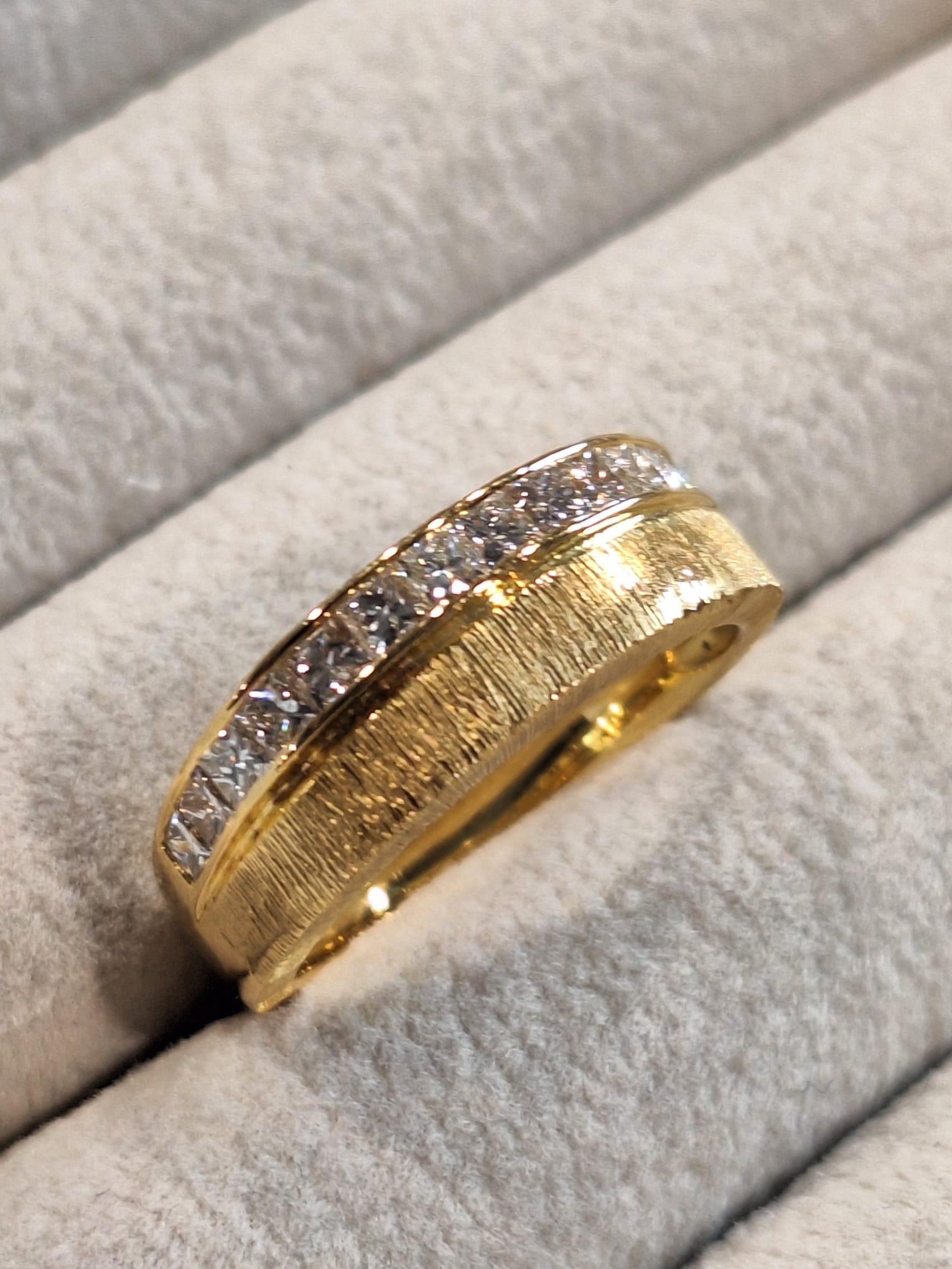 18K White Gold Diamond Ring For Sale 2