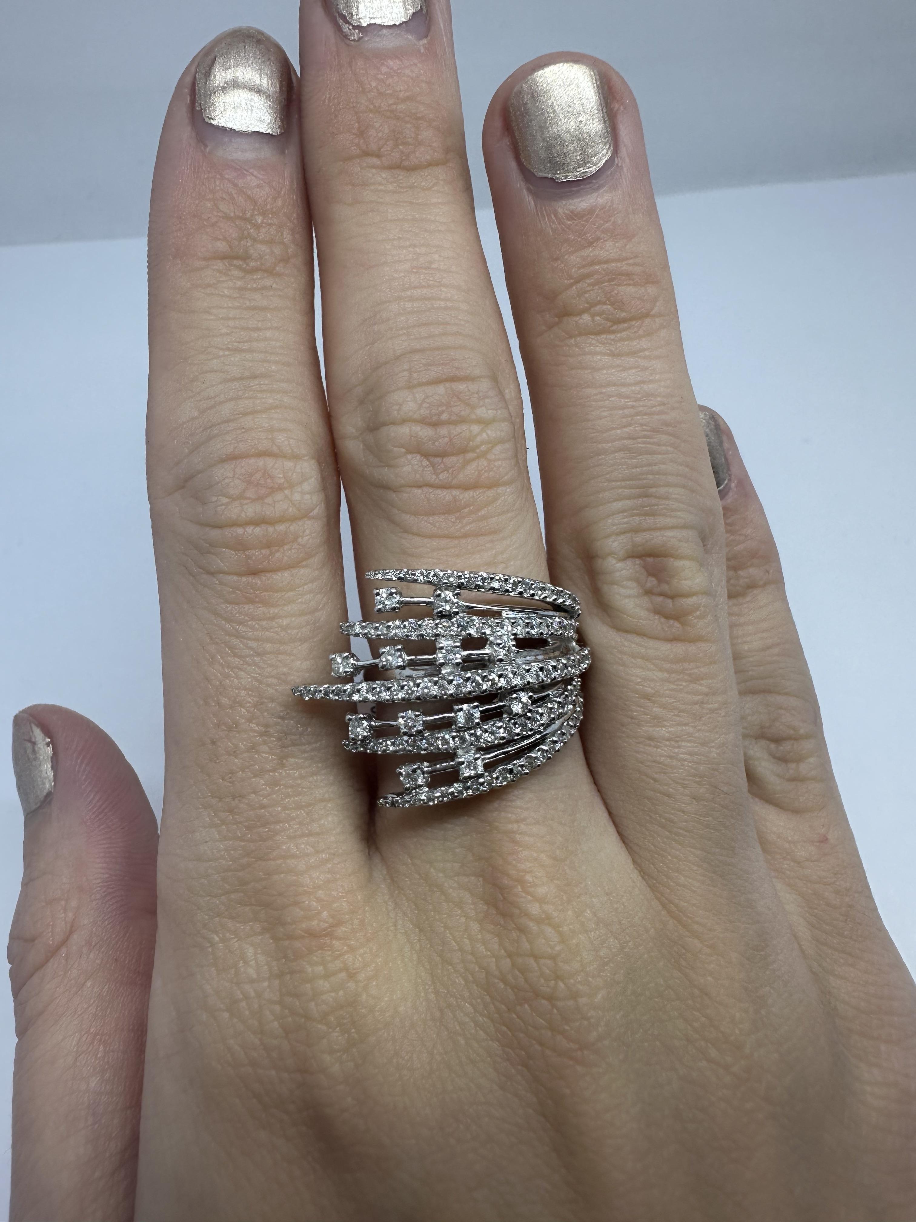 Bague en or blanc 18k avec diamant en vente 3