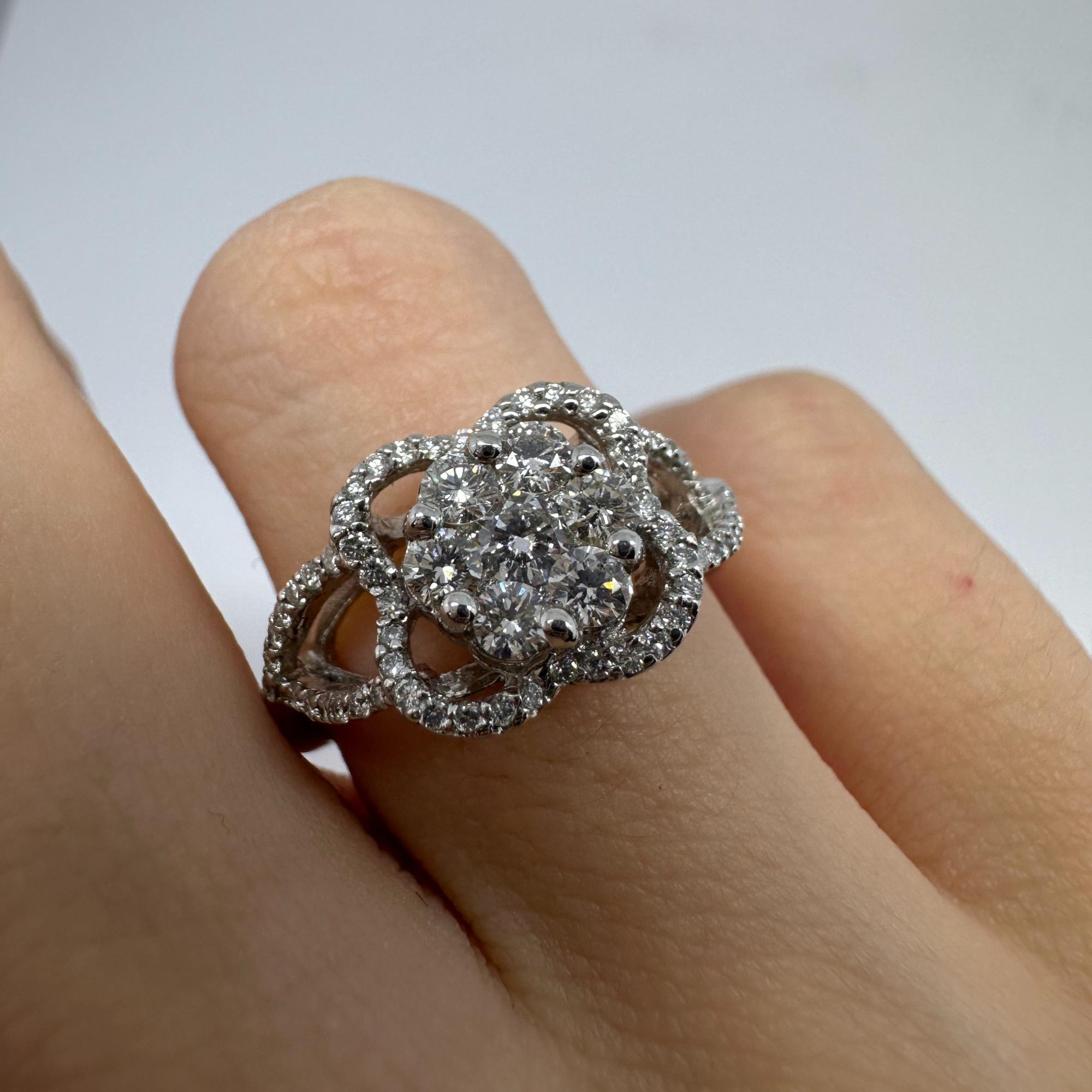 Anello con diamante in oro bianco 18 carati in vendita 3