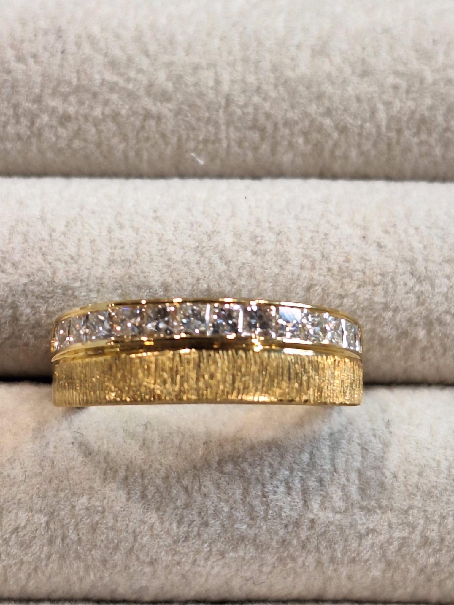 18K White Gold Diamond Ring For Sale 3