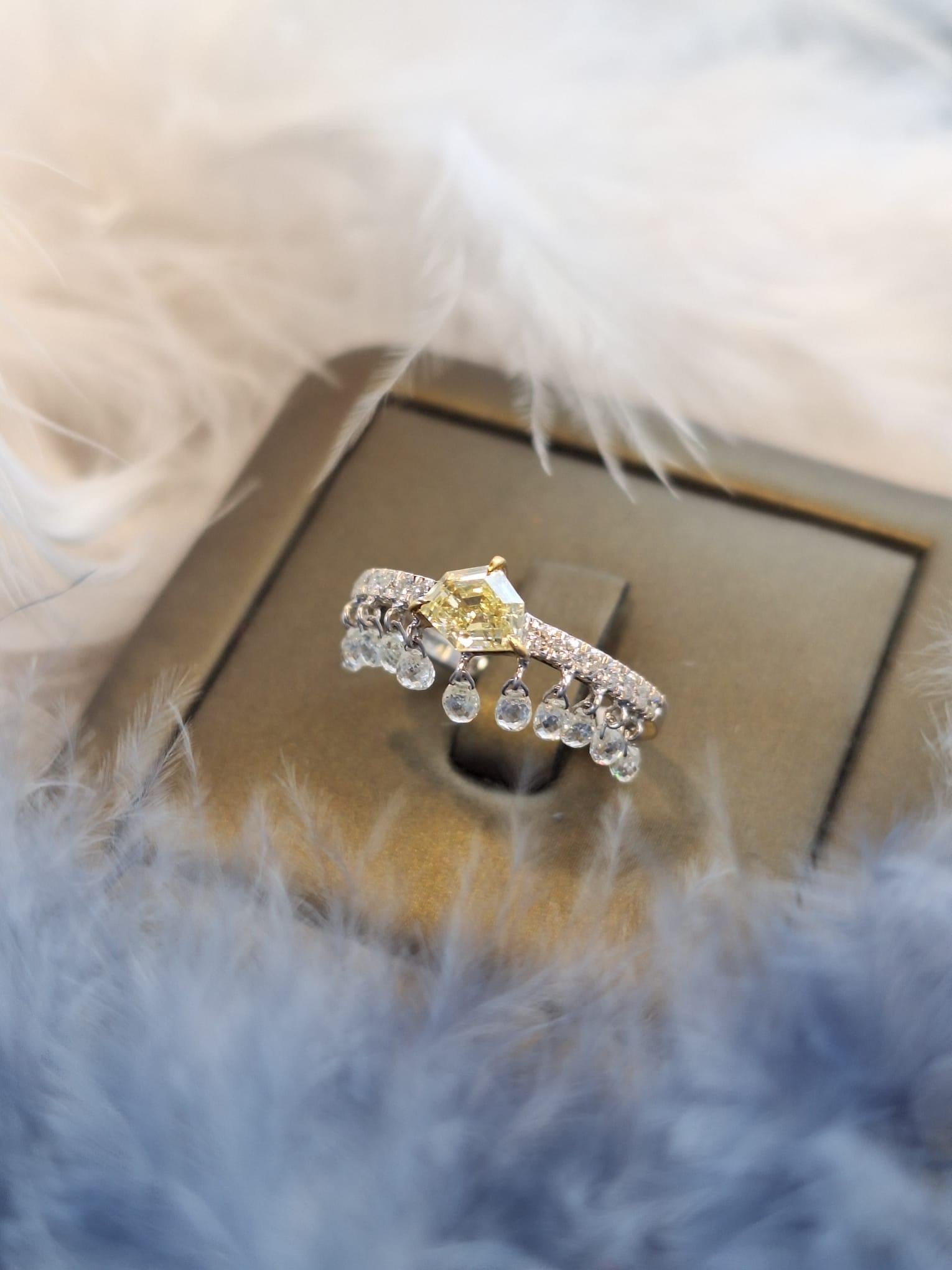 18K White Gold Diamond Ring For Sale 4