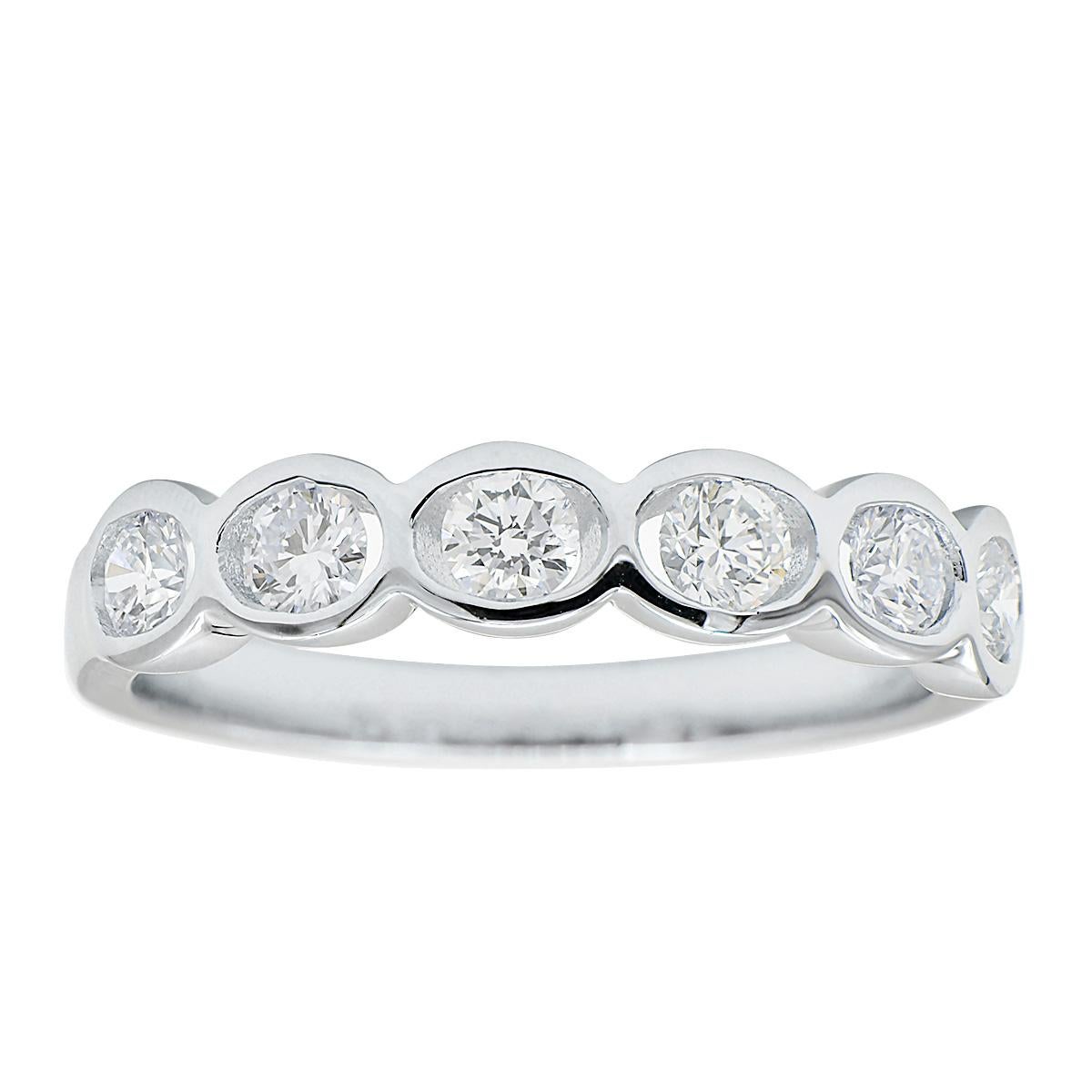 18K White Gold Diamond Ring For Sale