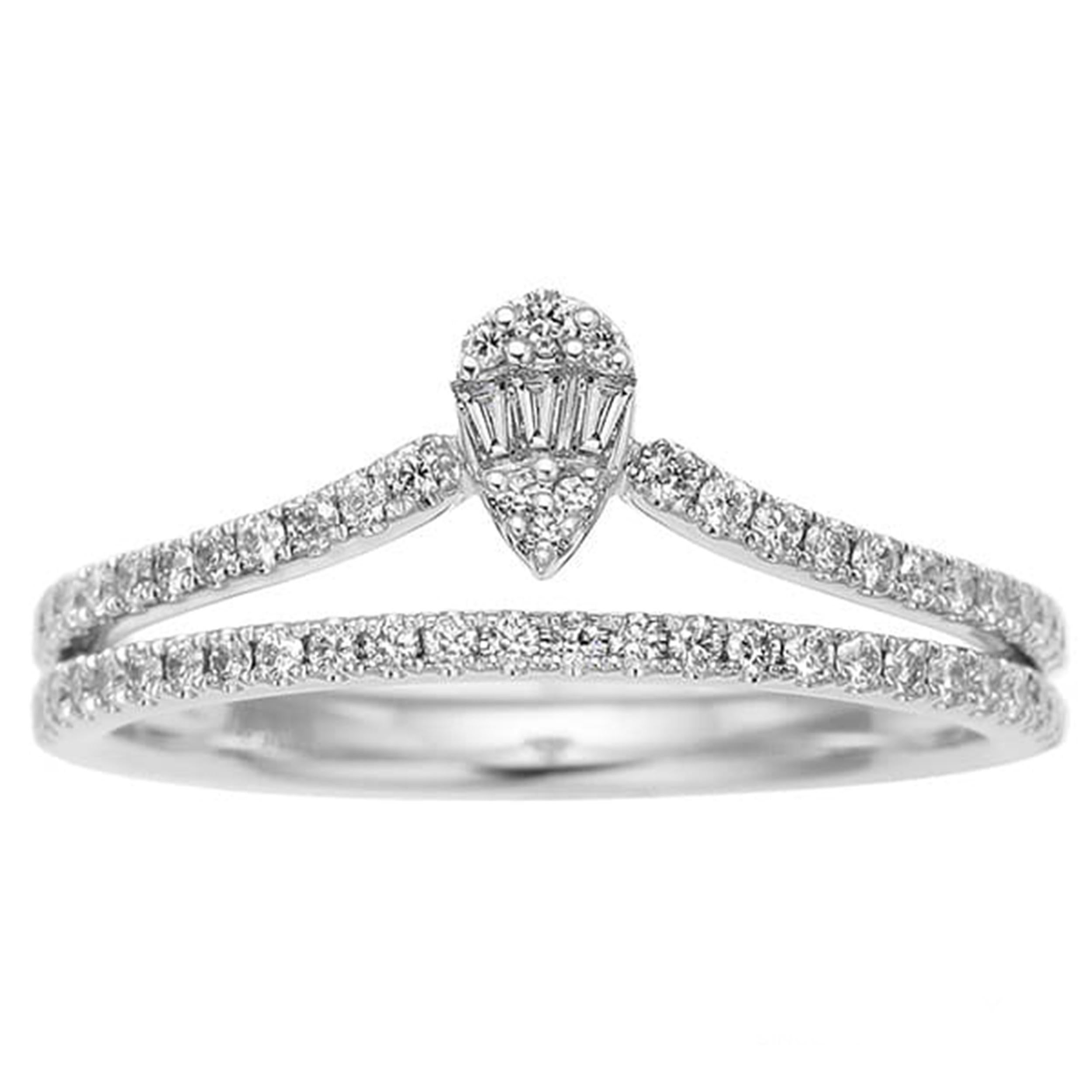 Round Cut 18K White Gold Diamond Ring - Size 6.75 For Sale
