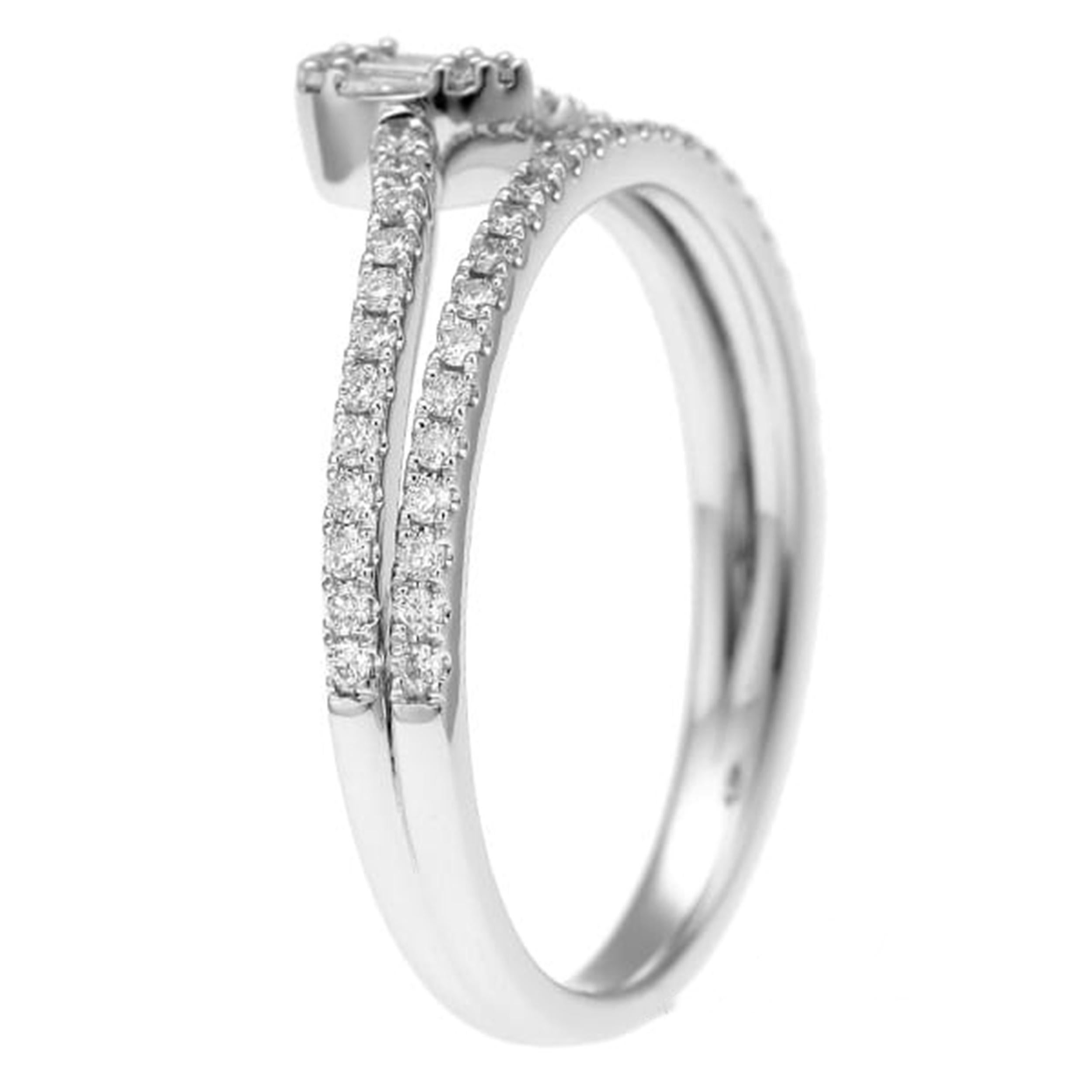 18K White Gold Diamond Ring - Size 6.75 In New Condition For Sale In Holtsville, NY