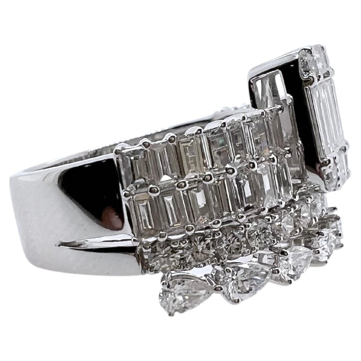 Baguette Cut 18k White  Gold Diamond Ring with attached Bands For Sale
