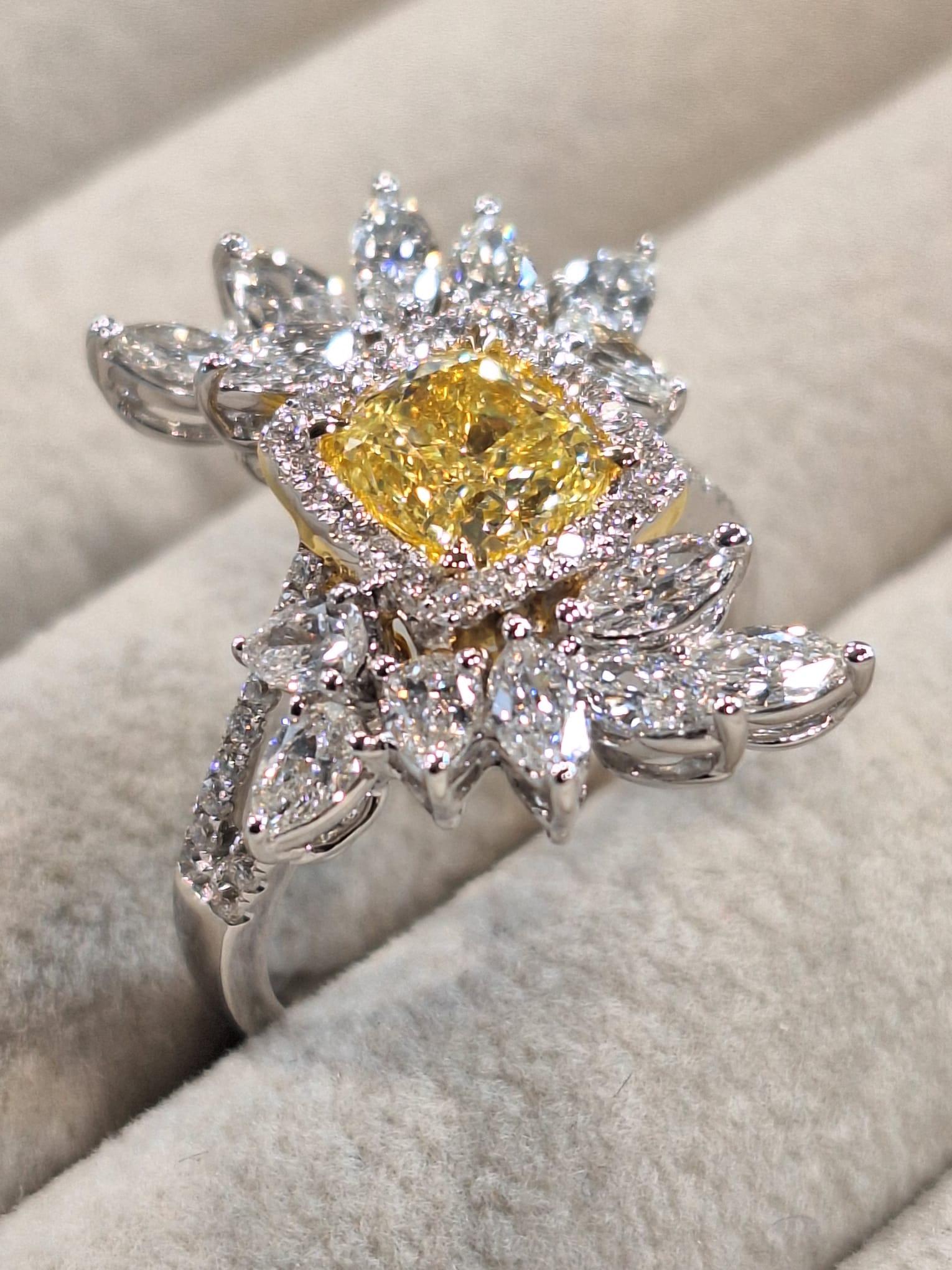 18K White Gold Diamond Ring with Fancy Yellow For Sale 6