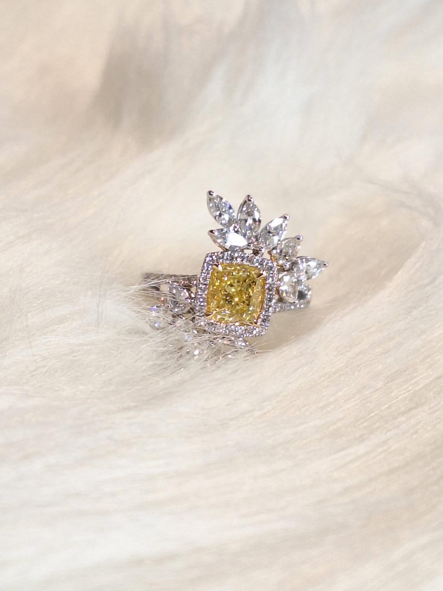 Modern 18K White Gold Diamond Ring with Fancy Yellow For Sale