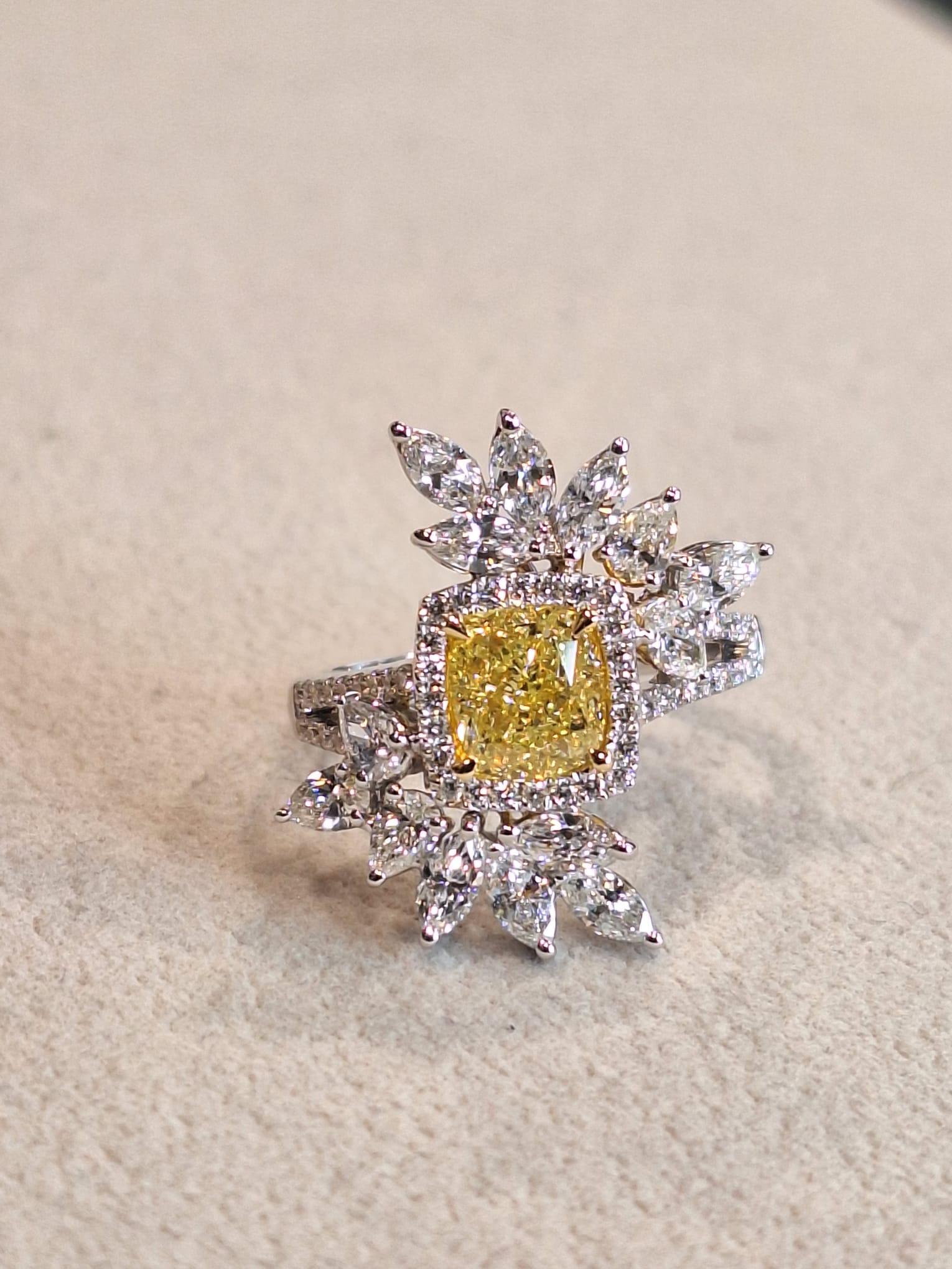 18K White Gold Diamond Ring with Fancy Yellow For Sale 3