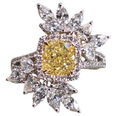 18K White Gold Diamond Ring with Fancy Yellow