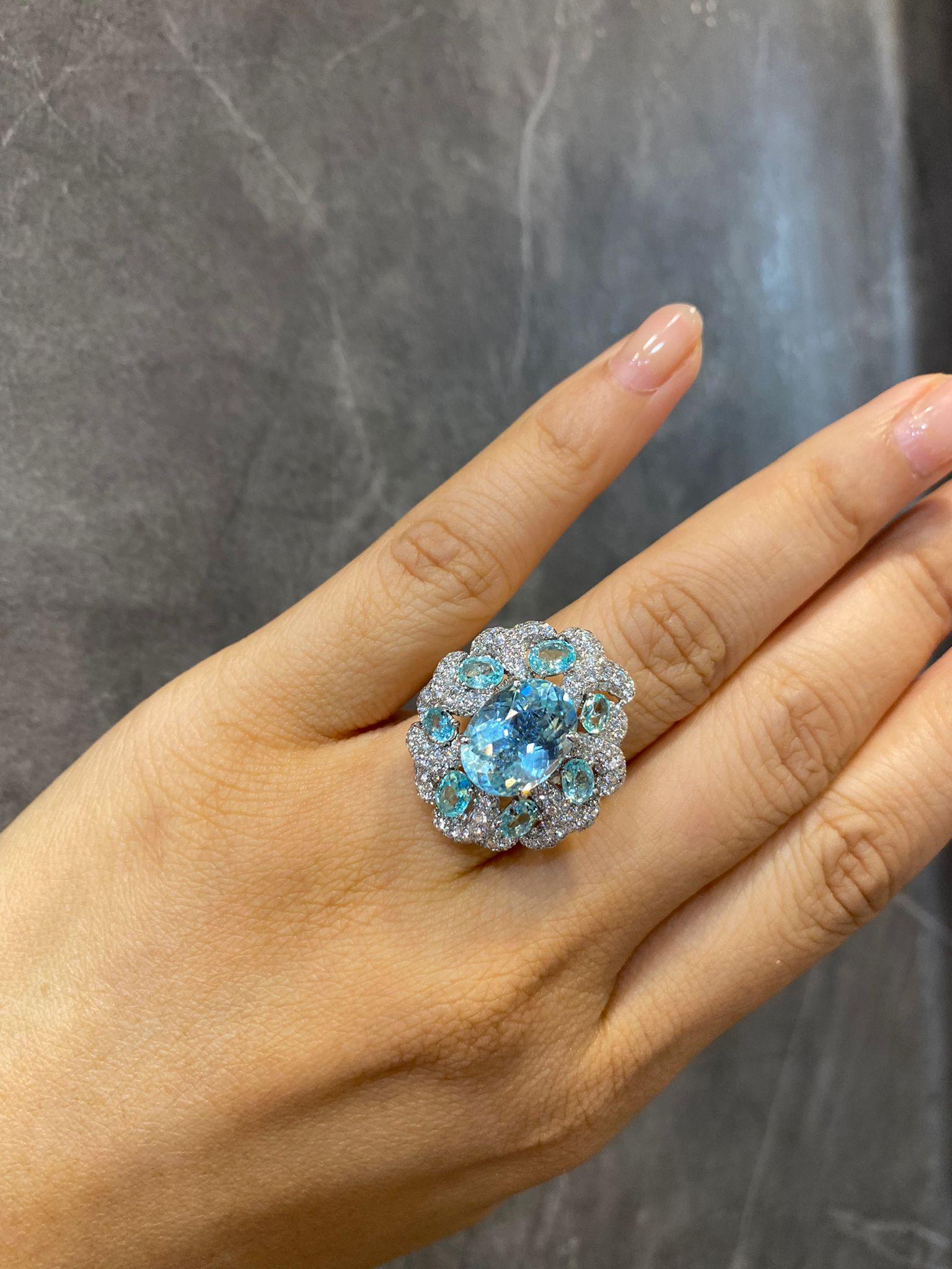 18K White Gold Diamond Ring with Paraiba For Sale 5