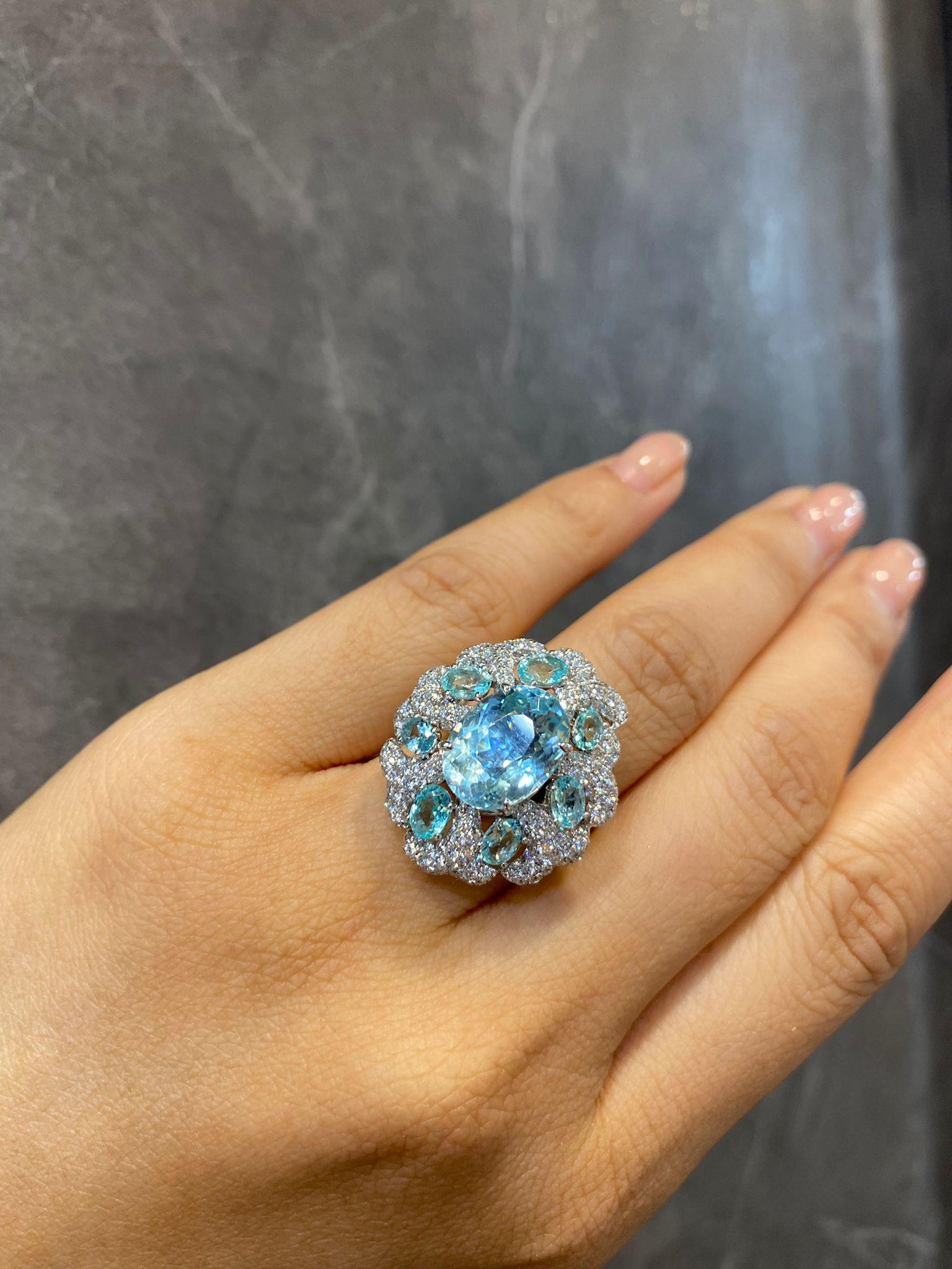 18K White Gold Diamond Ring with Paraiba For Sale 6