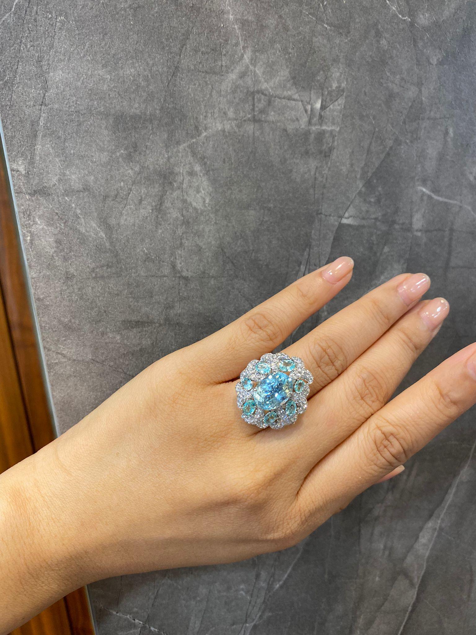 18K White Gold Diamond Ring with Paraiba For Sale 9