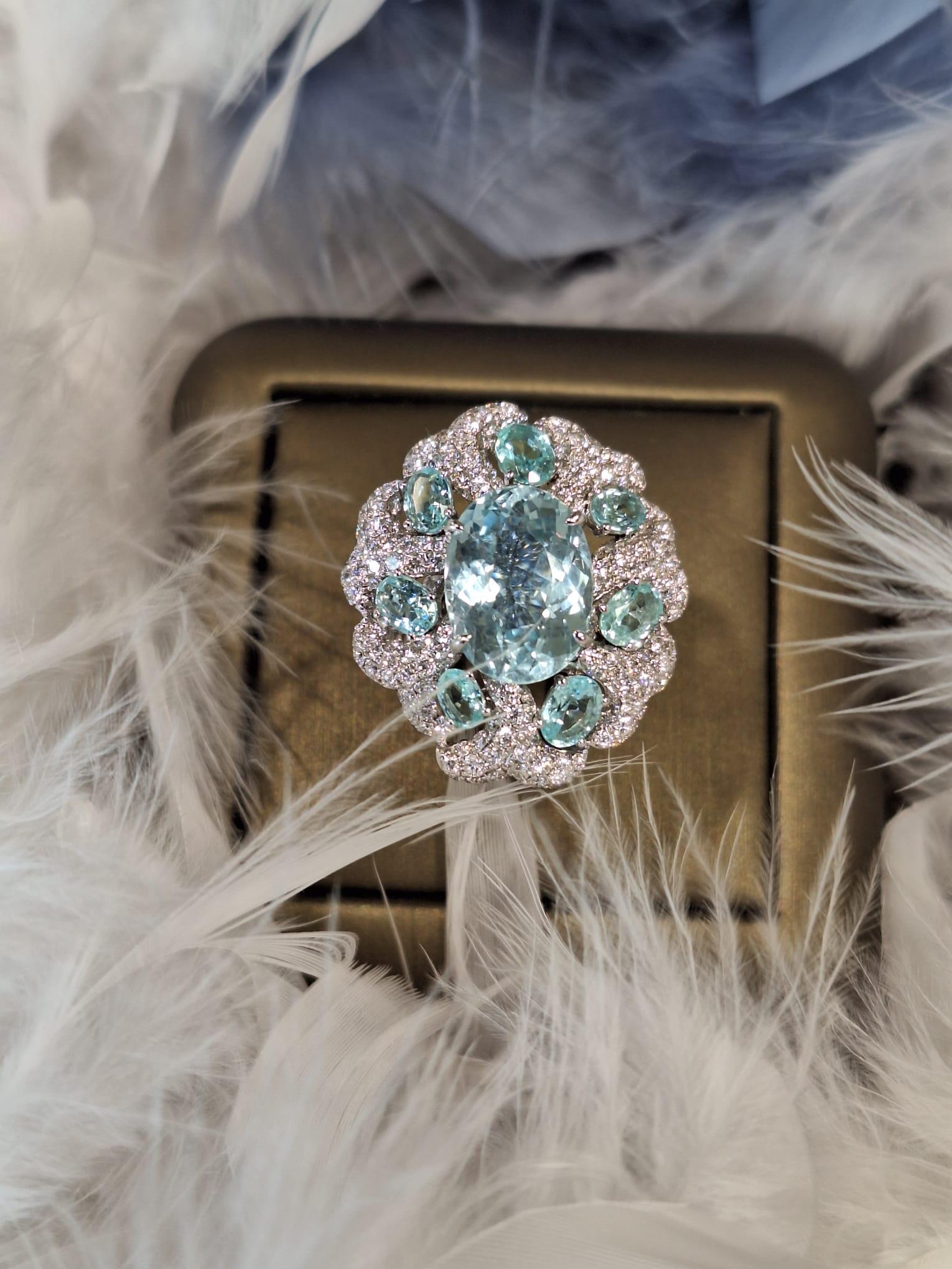 18K White Gold Diamond Ring with Paraiba For Sale 1