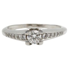 Diamantring aus 18 Karat Weißgold mit Pavé-Schultern, insgesamt 0,65 Karat