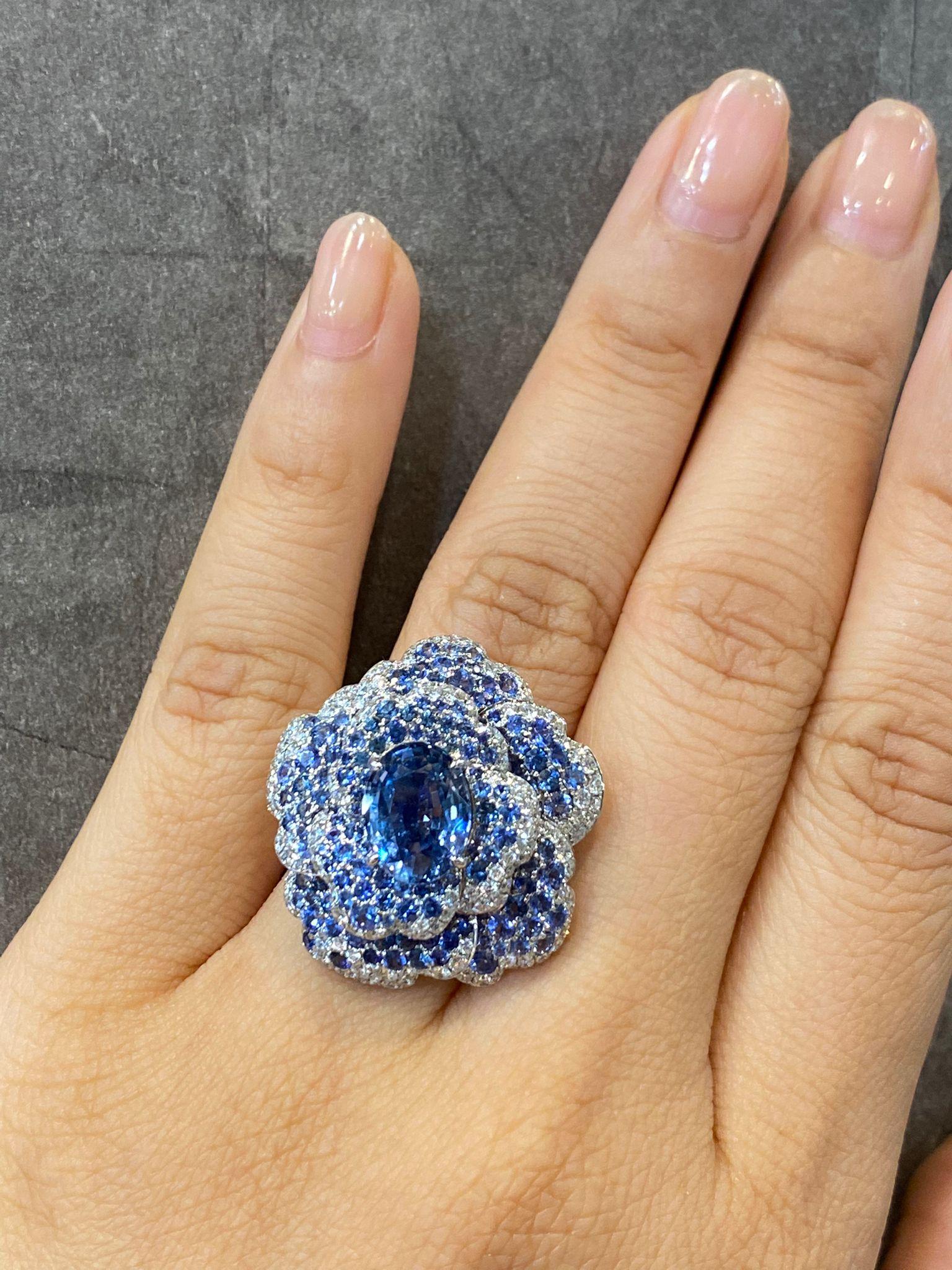 Modern 18K White Gold Diamond Ring with Sapphire For Sale