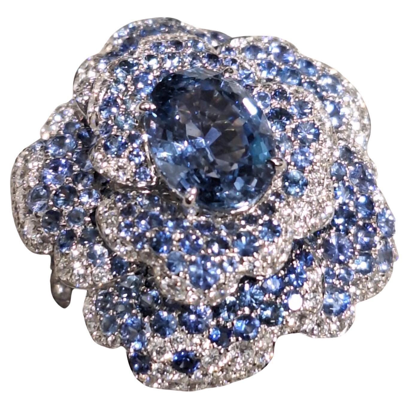 18K White Gold Diamond Ring with Sapphire For Sale