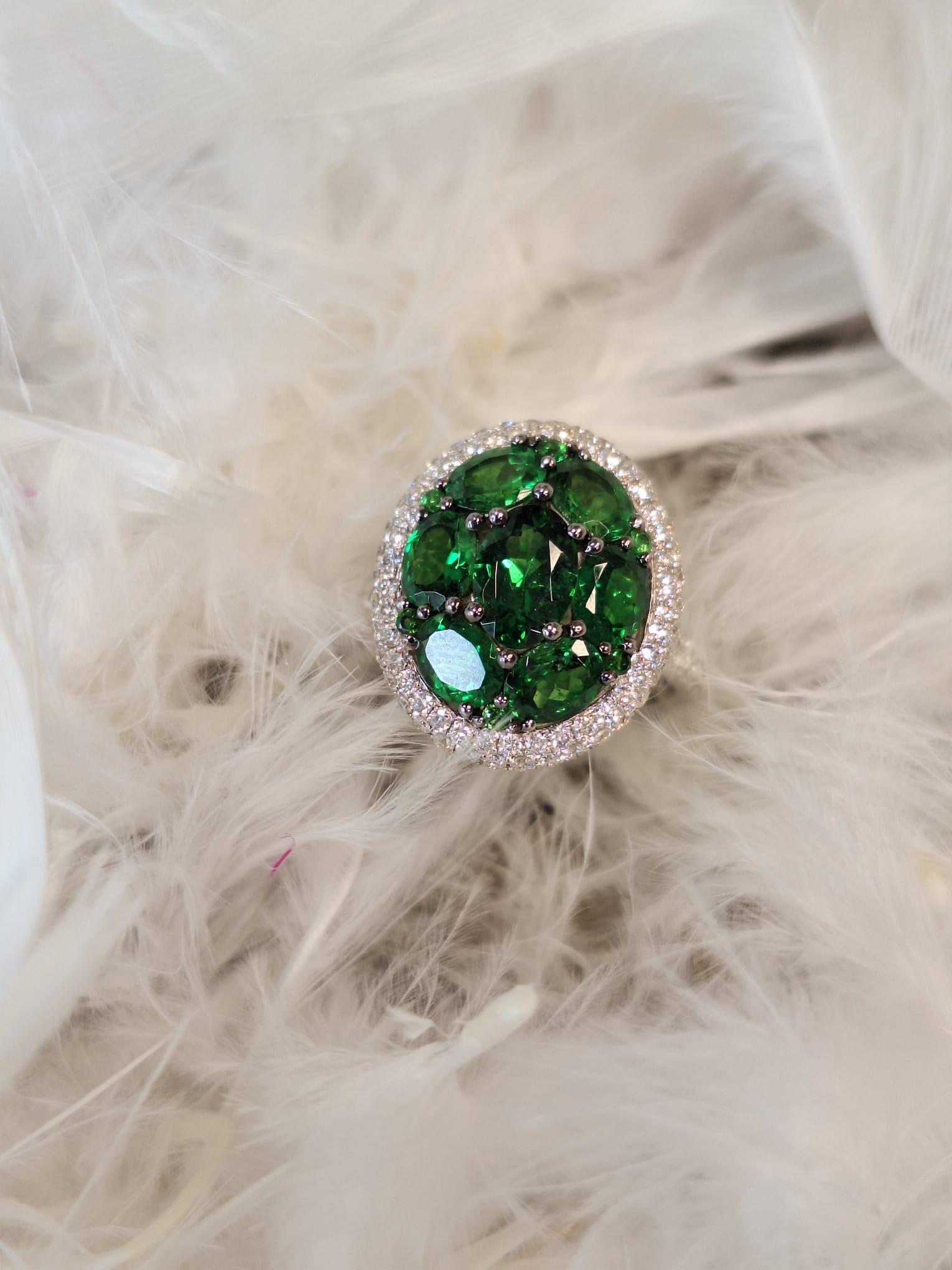 18K White Gold Diamond Ring with Tsavorite For Sale 5