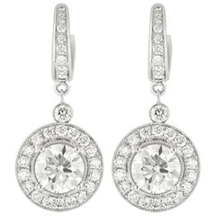 Boucles d'oreilles pendantes rondes en or blanc 18 carats et diamants