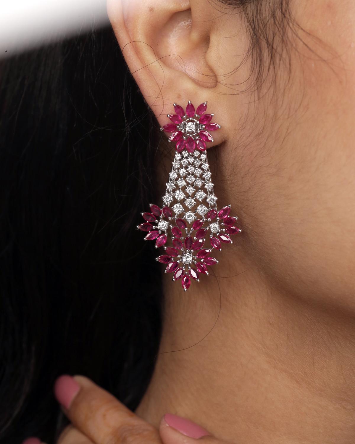 18K White Gold Diamond Ruby Earrings In New Condition For Sale In New York, NY