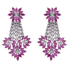 Boucles d'oreilles en or blanc 18 carats avec diamants et rubis