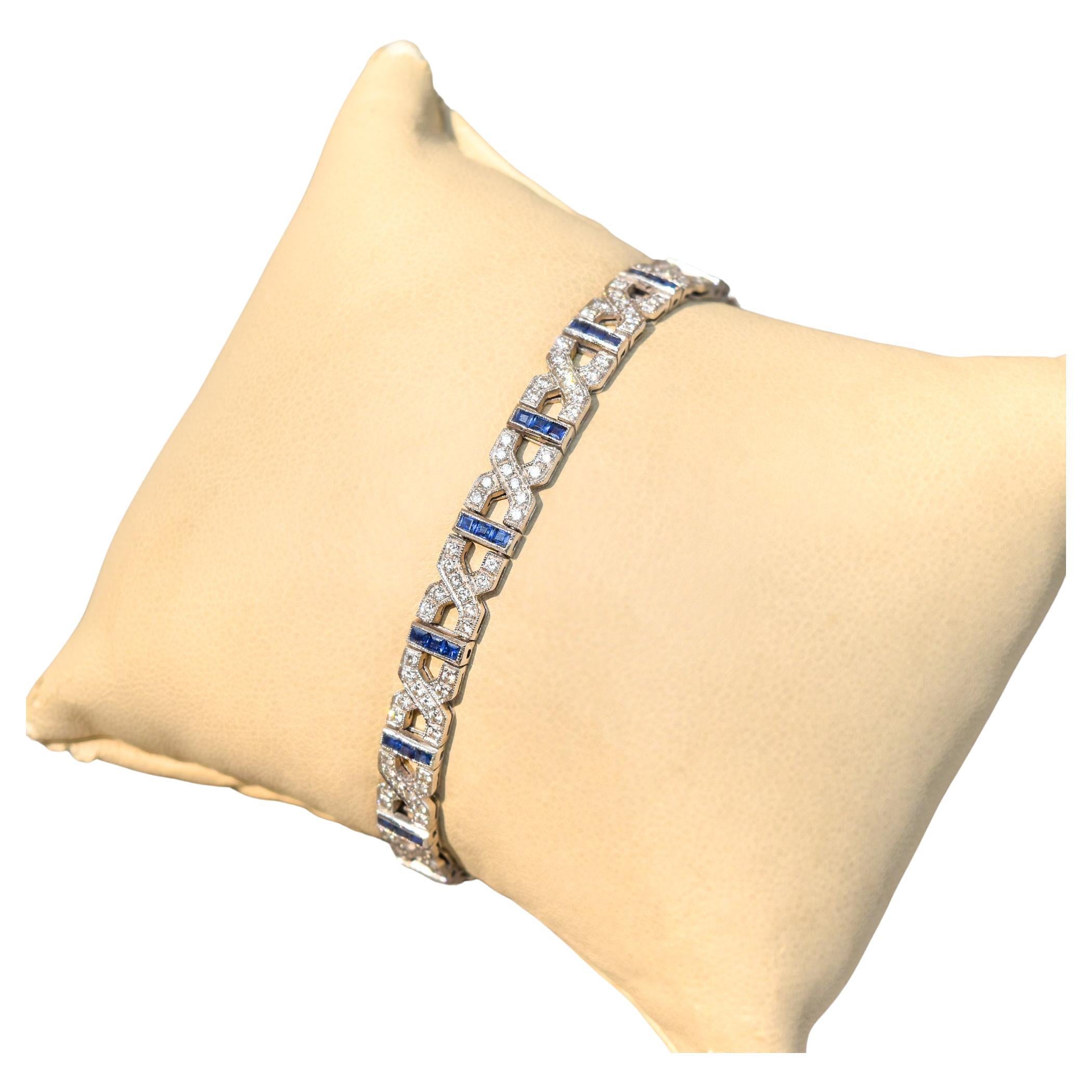 Bracelet à maillons infinis en or blanc 18K avec diamants et saphirs en vente