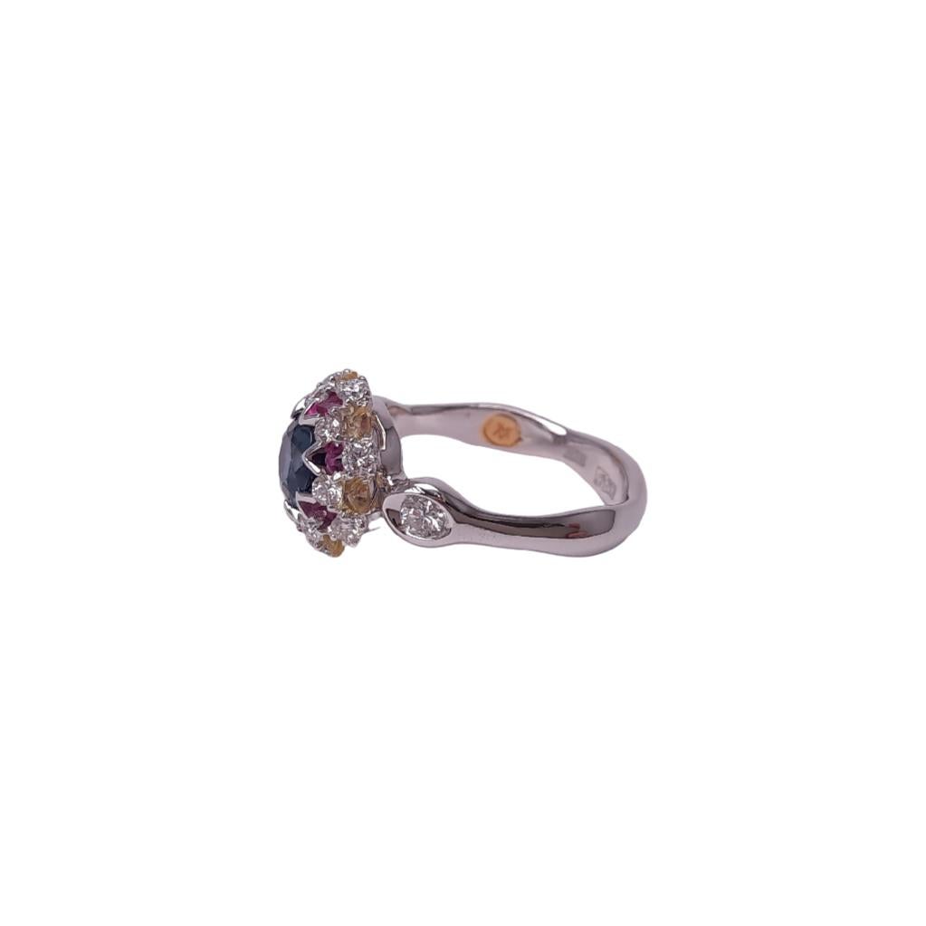 Round Cut 18K White Gold Diamond Sapphire Ring in Aurora Style For Sale