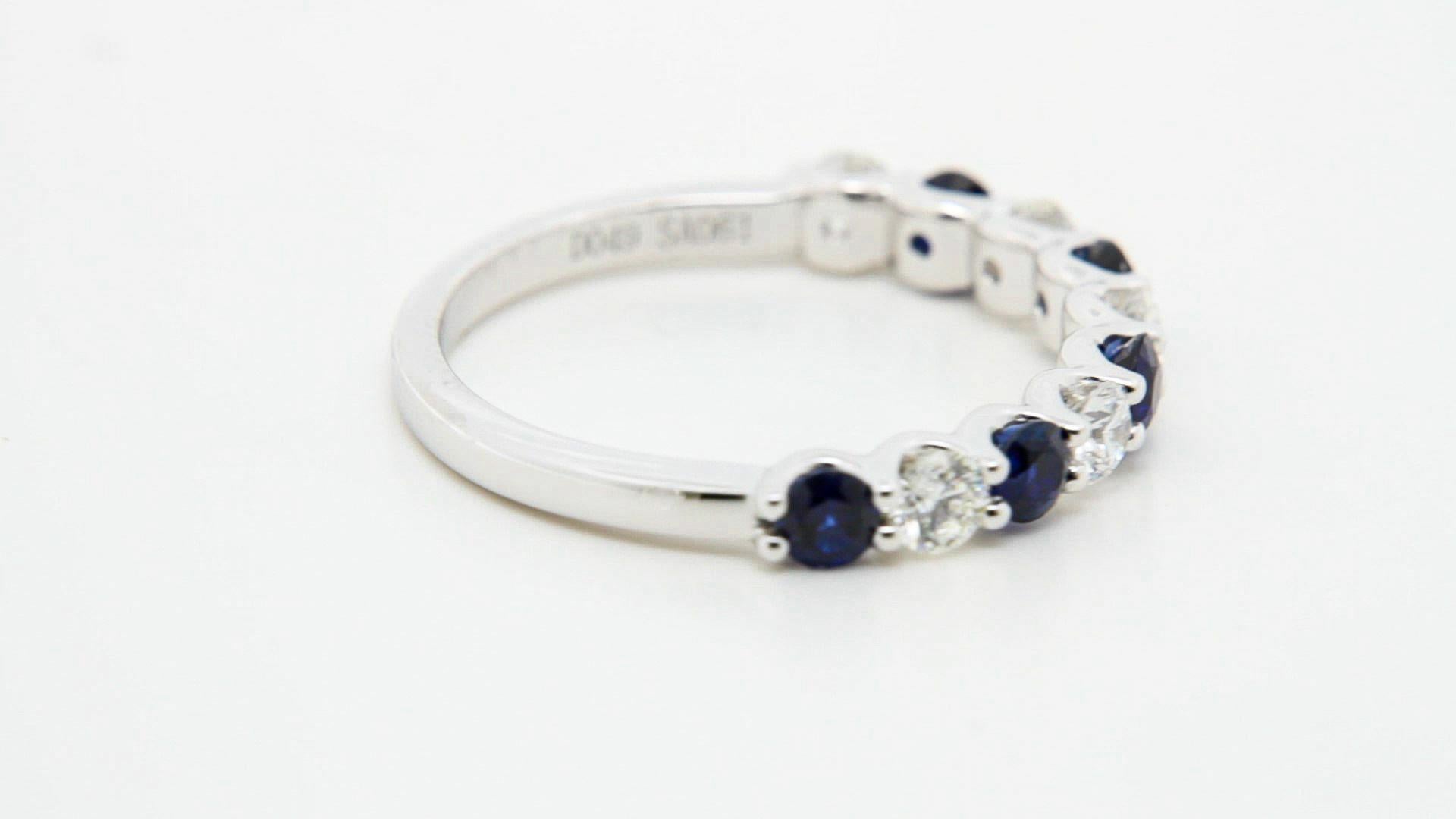 Taille ronde Jonc en or blanc 18K avec diamant et saphir en forme de U en vente