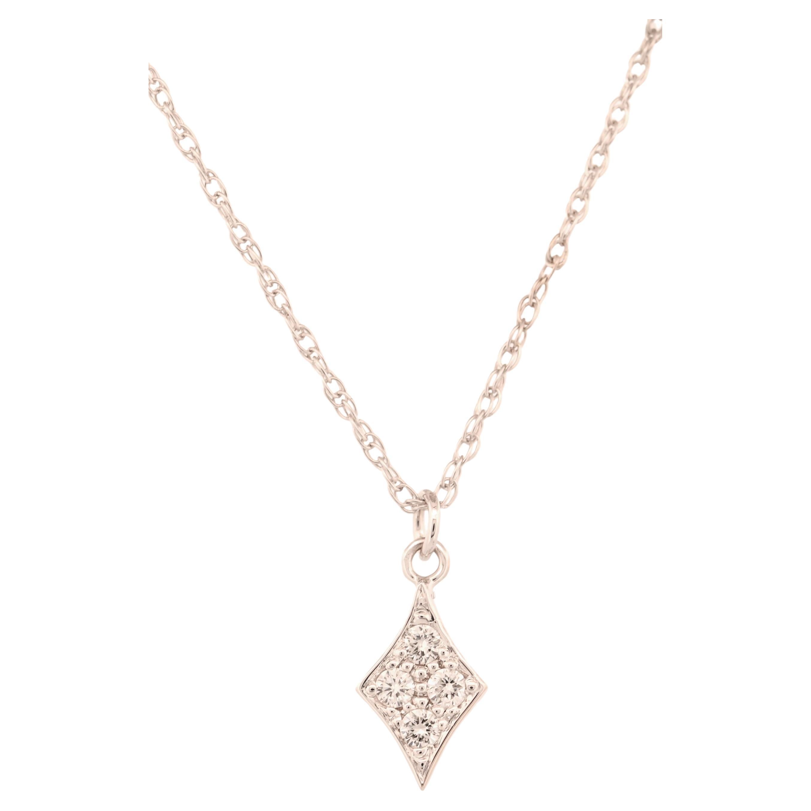 Ciondolo a forma di diamante in oro bianco 18K con diamanti