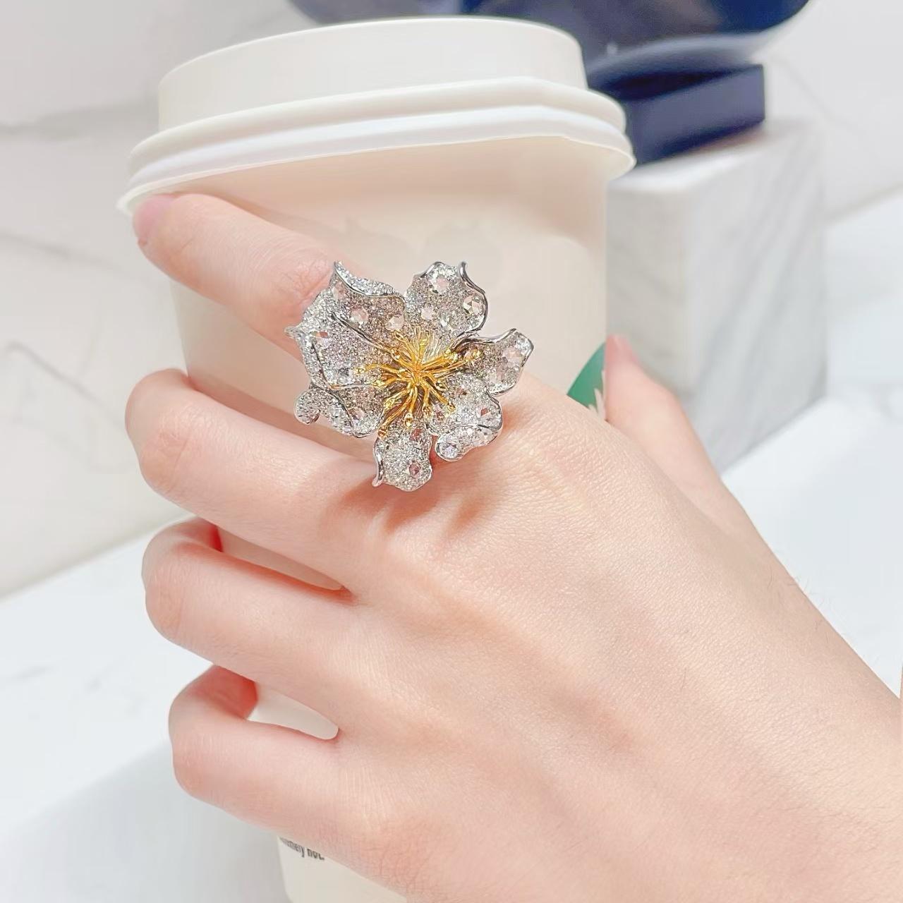 da uomo o donna Anello/pendente in oro bianco 18K a forma di fiore con diamante da 2,75 carati in vendita