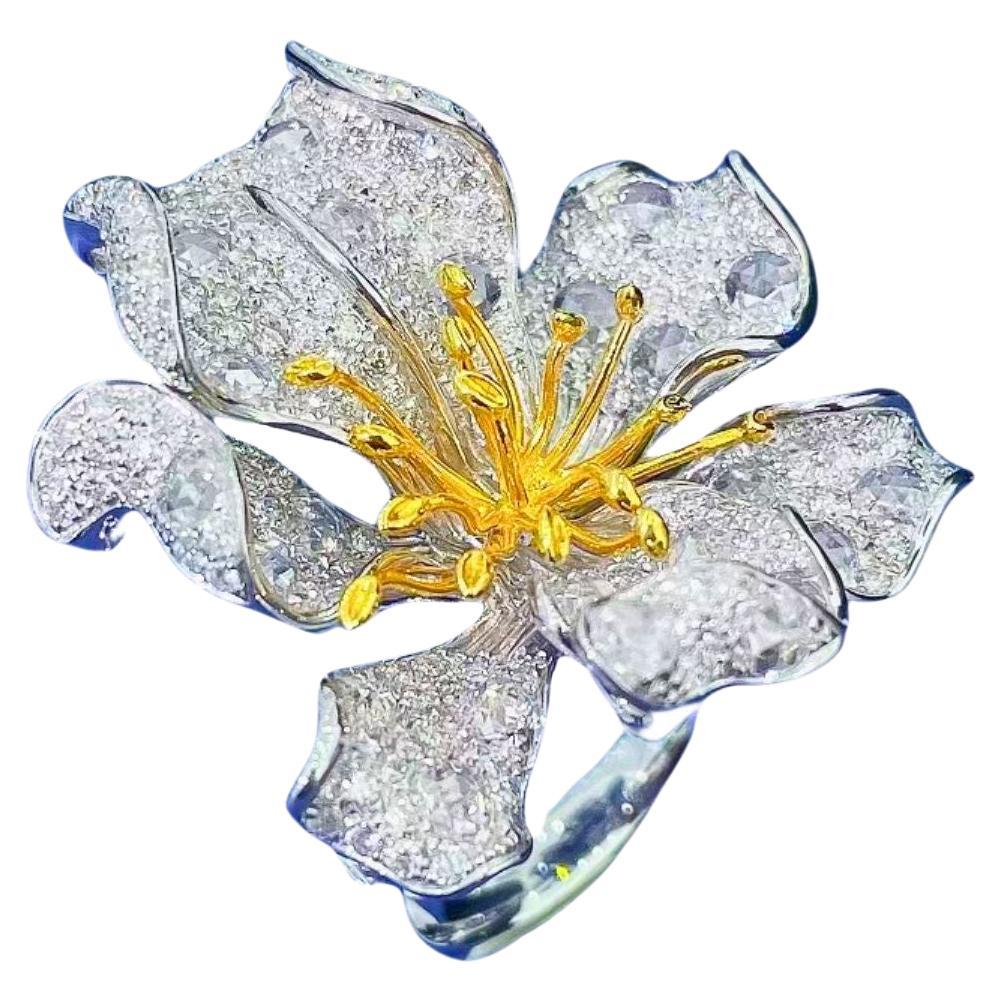 Anello/pendente in oro bianco 18K a forma di fiore con diamante da 2,75 carati in vendita