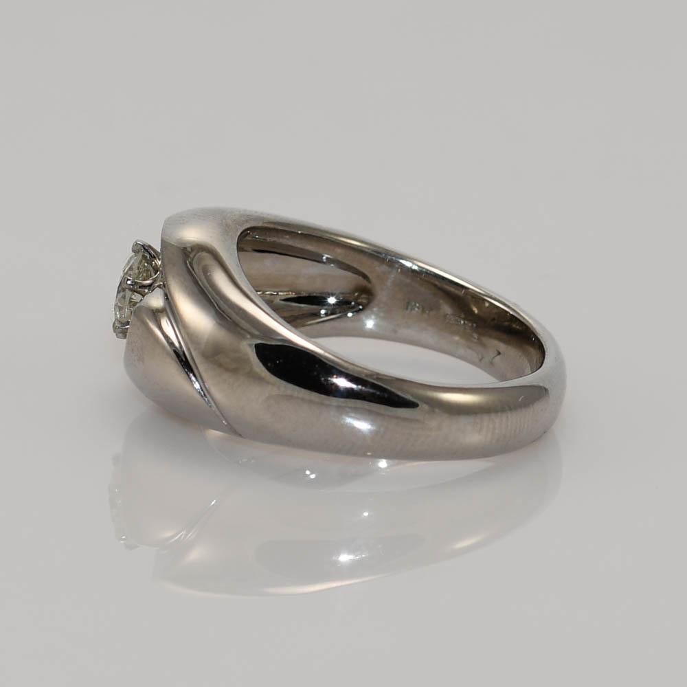Anillo solitario de diamantes de oro blanco de 18 quilates de Jabel en Excelente estado para la venta en Laguna Beach, CA
