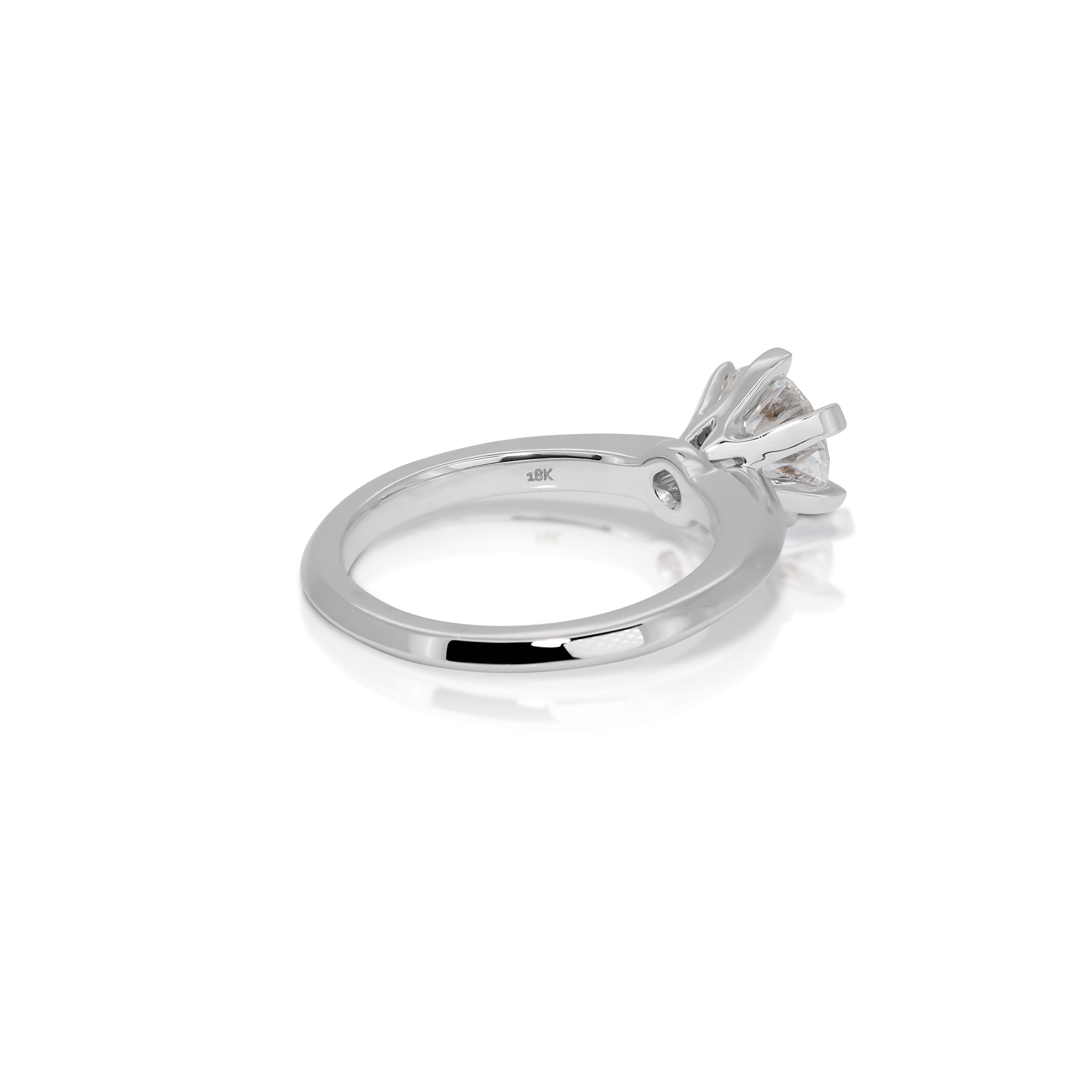 Round Cut 18K White Gold Diamond Solitaire Ring For Sale