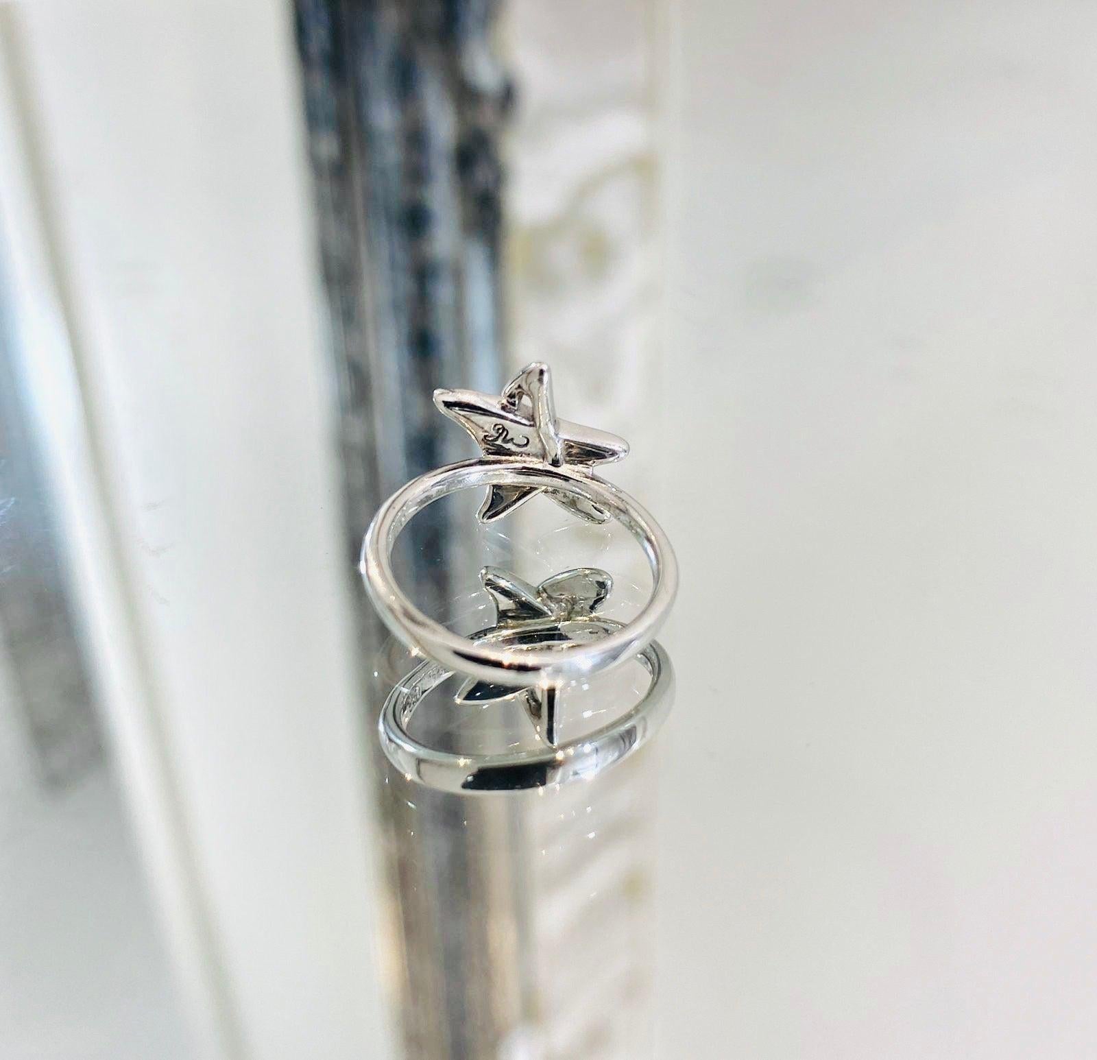 Women's 18k White Gold & Diamond Star Ring For Sale