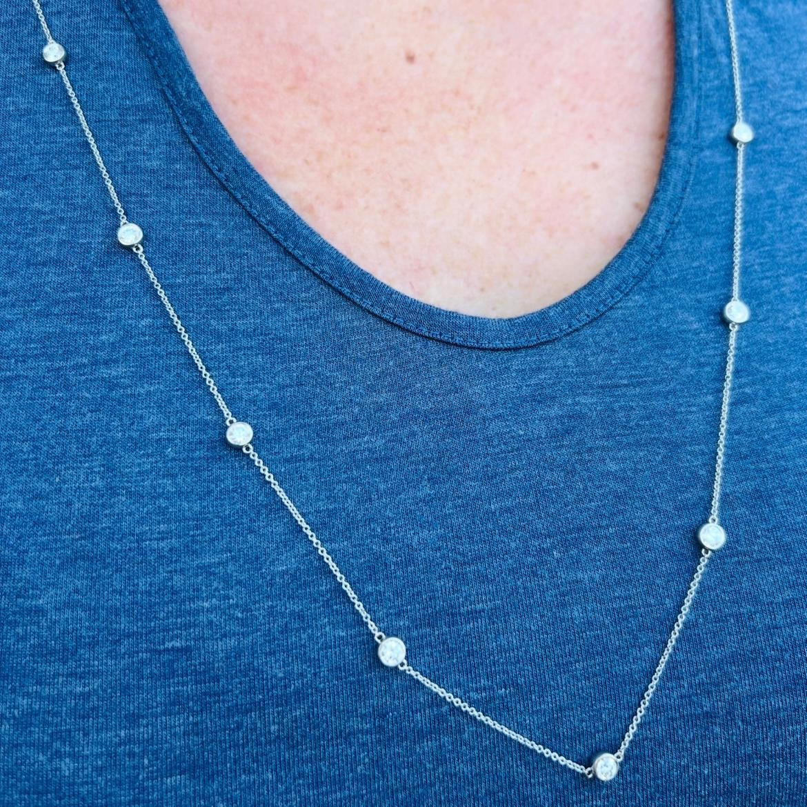 18k White Gold Diamond Station Necklace In New Condition For Sale In San Francisco, CA