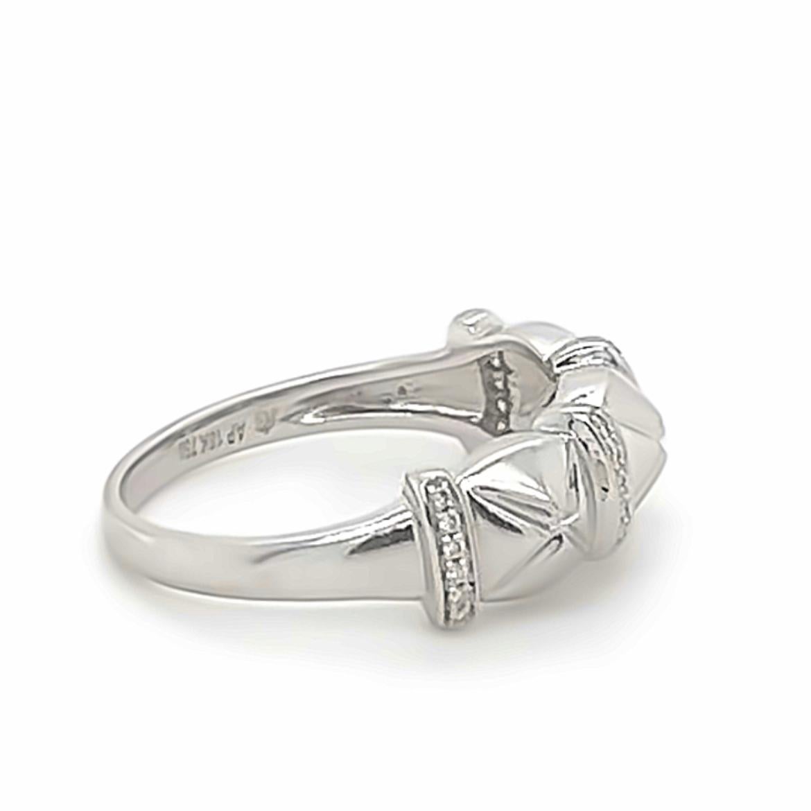 Modern 18K White Gold Diamond Streamlined Ring For Sale
