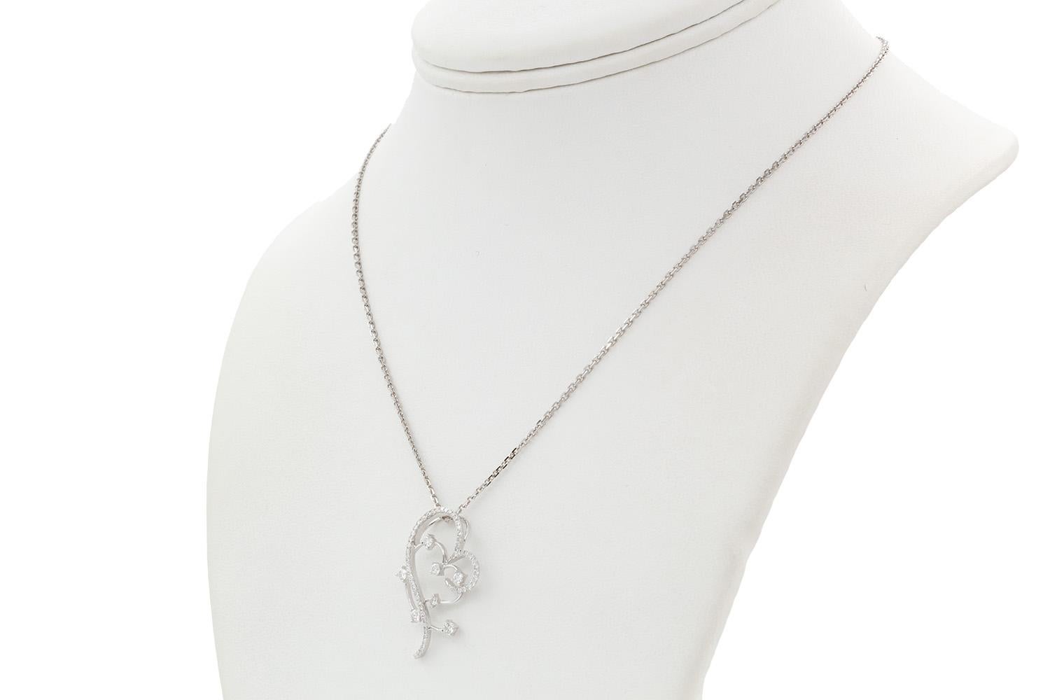 18k White Gold & Diamond Sweeping Heart Silhouette Pendant Necklace For Sale 4