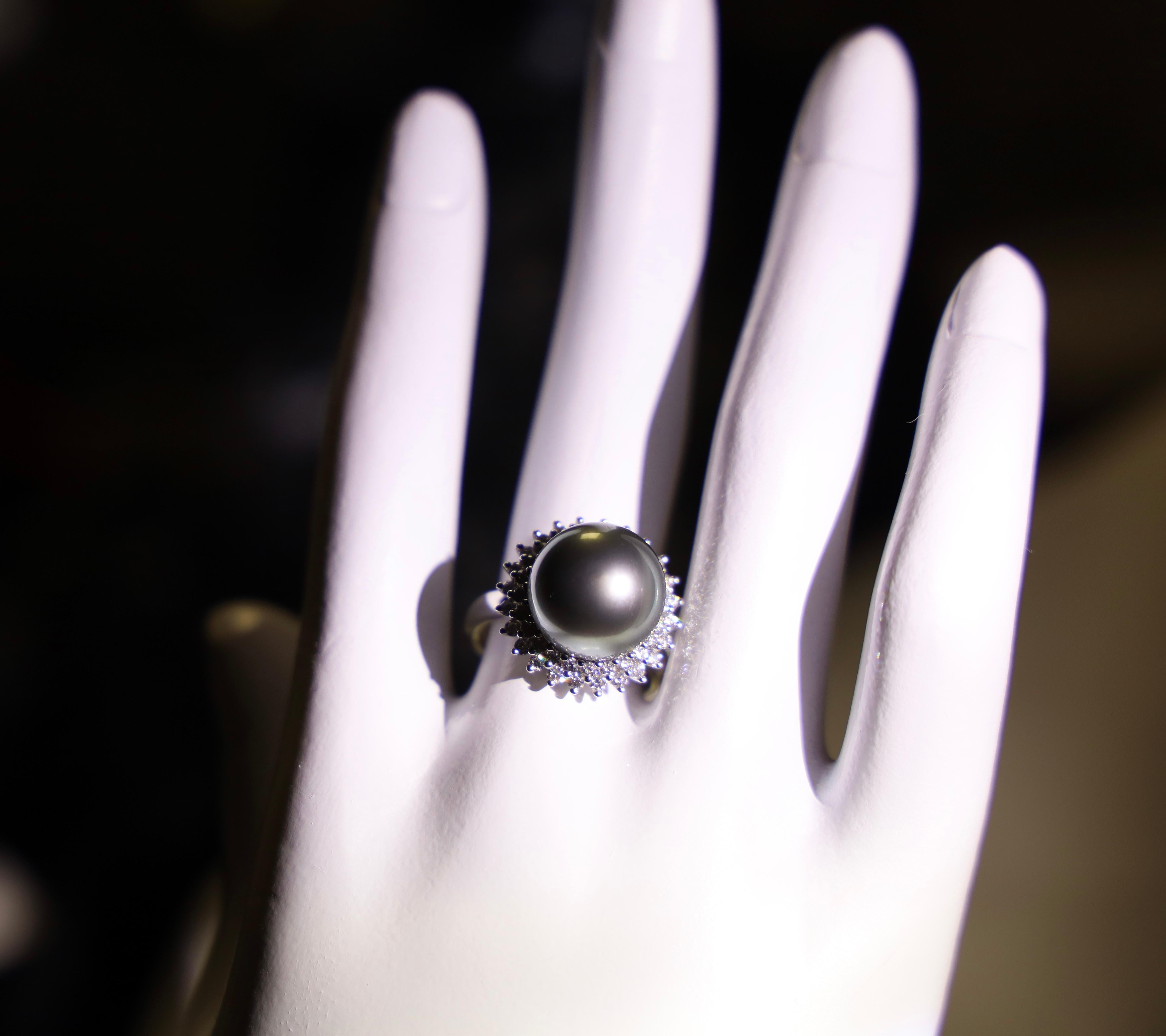 Round Cut 18K White Gold Diamond & Tahiti Pearl Ring For Sale