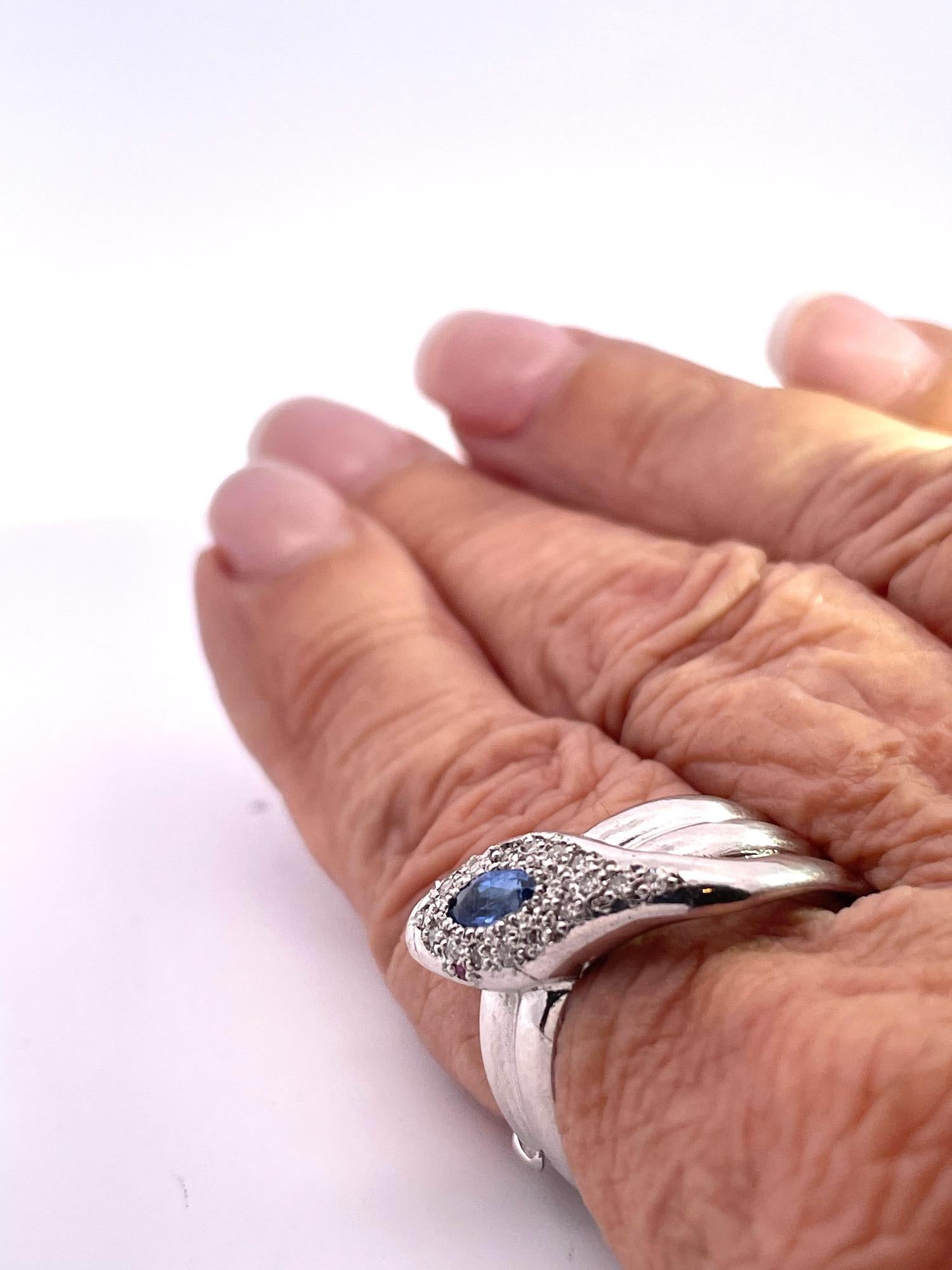 18K White Gold Diamond Tanzanite Head Snake Ring In Good Condition For Sale In North Hollywood, CA