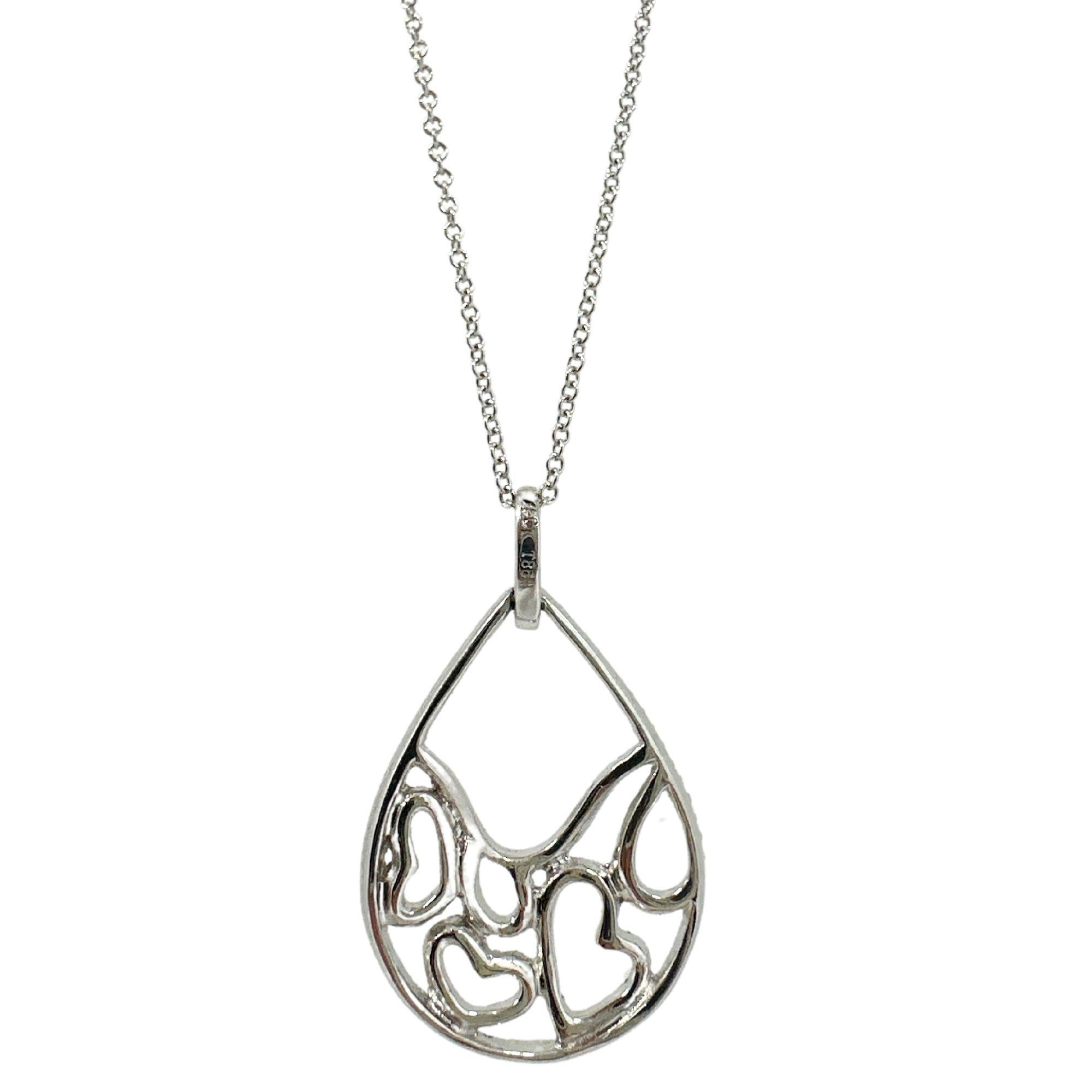 18K White Gold Diamond Tear Drop Heart Pendant Necklace In Good Condition For Sale In New York, NY