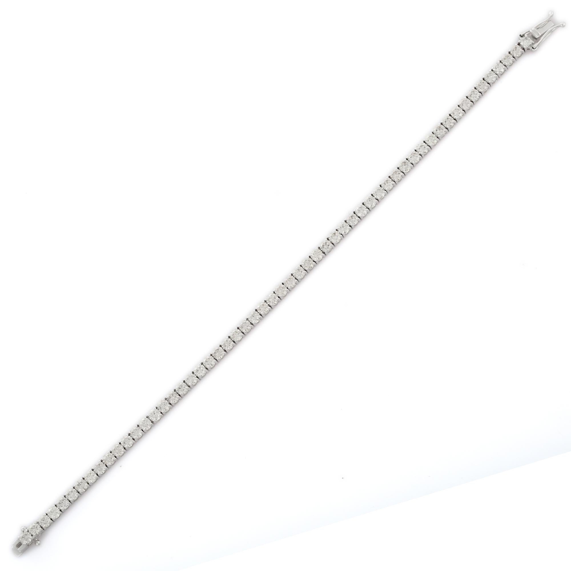 Questo braccialetto tennis con diamanti genuini da 6,01 carati in oro 18 carati è un regalo per la mamma con diamanti naturali scintillanti del peso di 6,01 carati. 
Il diamante, pietra natale di aprile, porta amore, fama, successo e