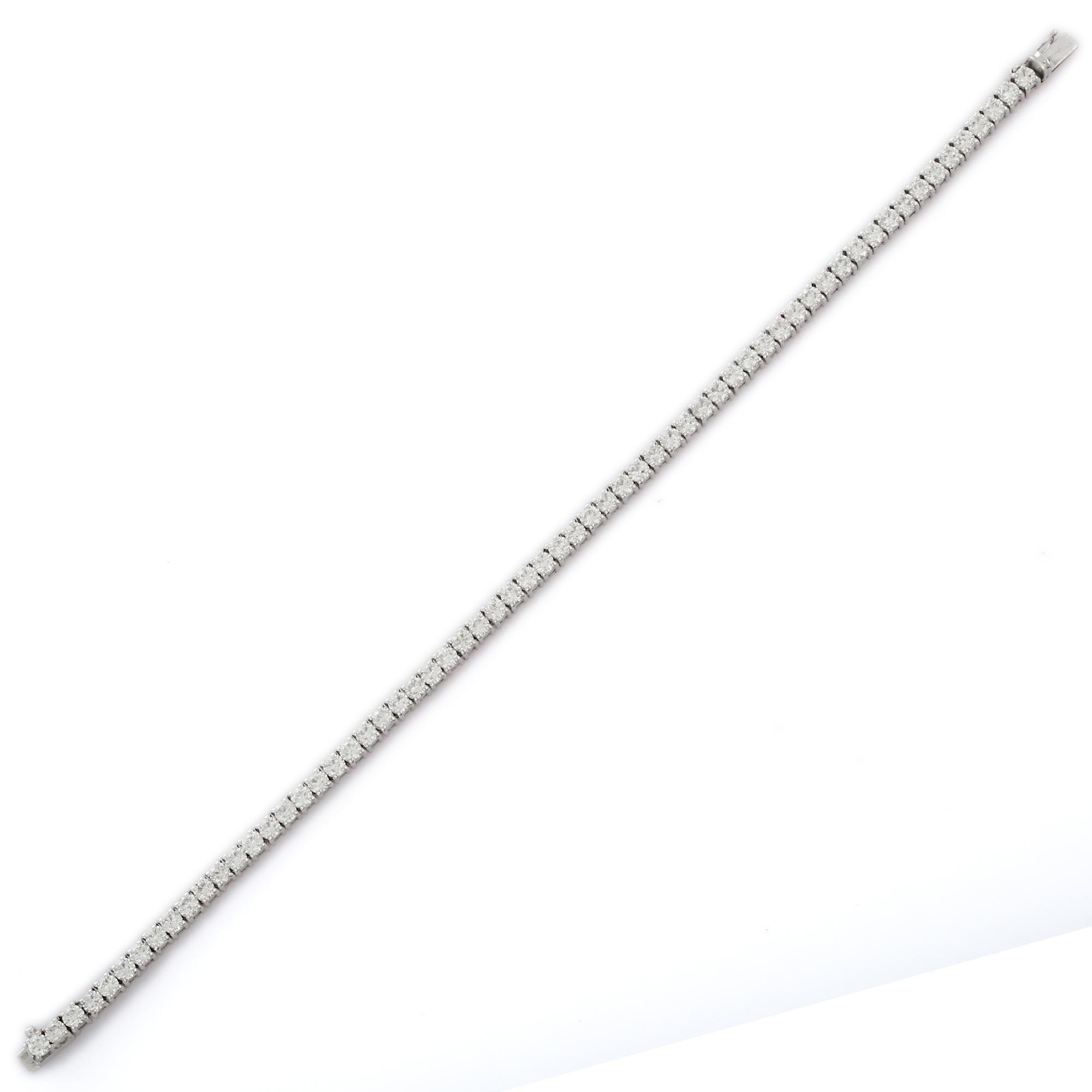Taille ronde Bracelet tennis en or blanc 18 carats avec diamants certifiés 5,5 carats en vente
