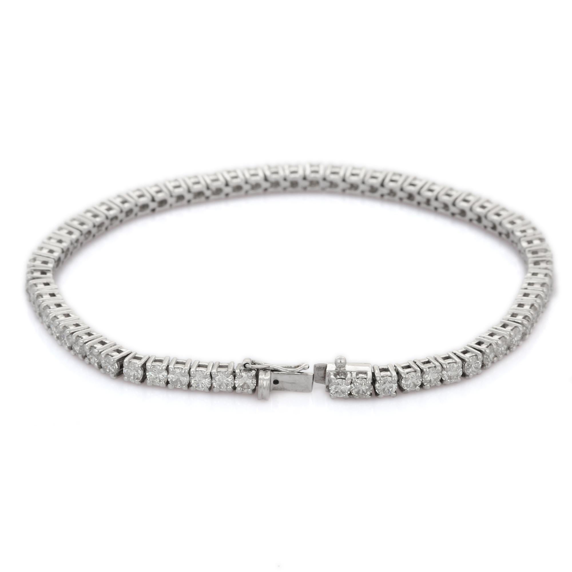 Bracelet tennis en or blanc 18 carats avec diamants certifiés 5,5 carats Pour femmes en vente