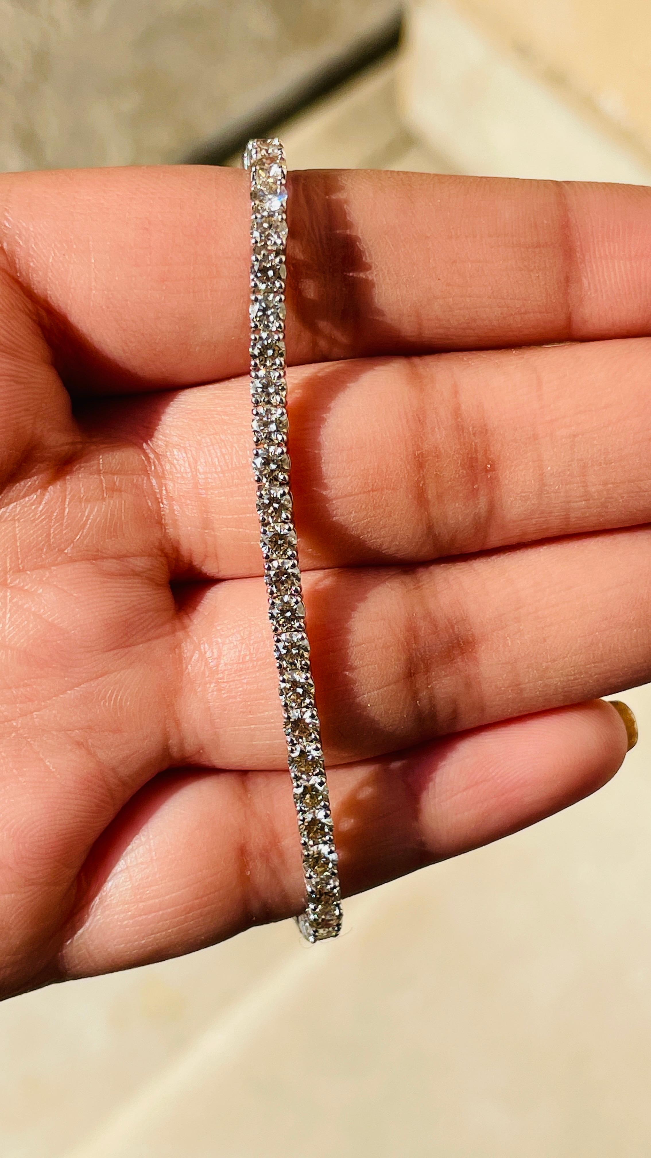 Round Cut 18 Karat White Gold Certified 5.5 CTW Diamond Tennis Bracelet For Sale