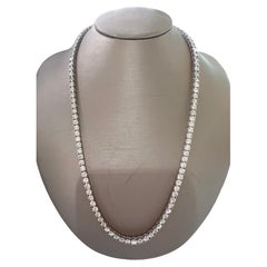 Collier tennis droit en or blanc 18 carats avec diamants, taille droite