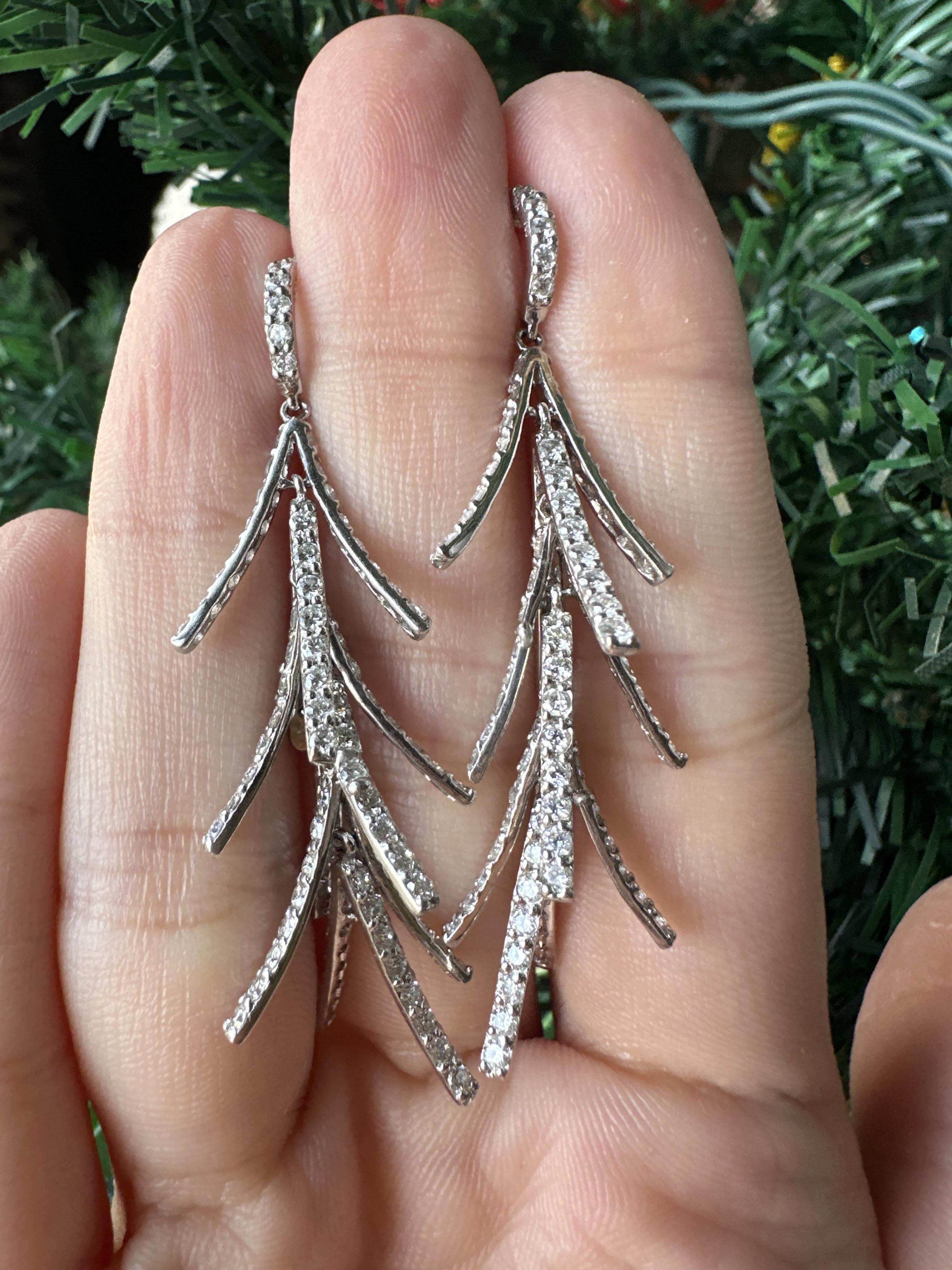 Donna Orecchini a goccia con albero di diamanti in oro bianco 18K in vendita